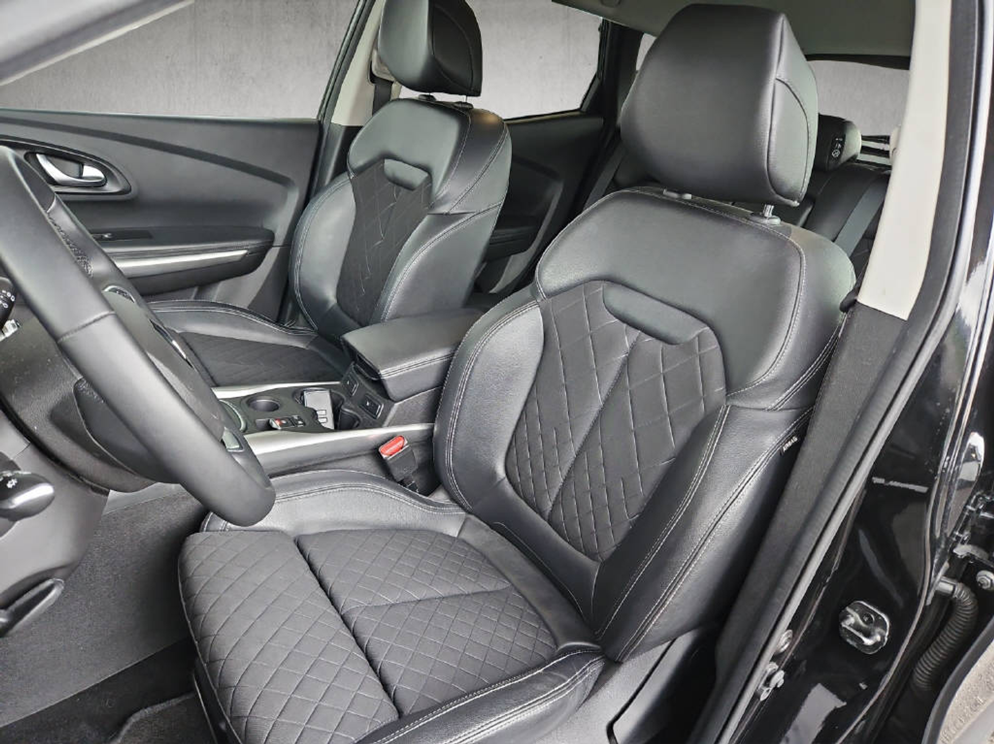 listing desktop thumbnail image 3