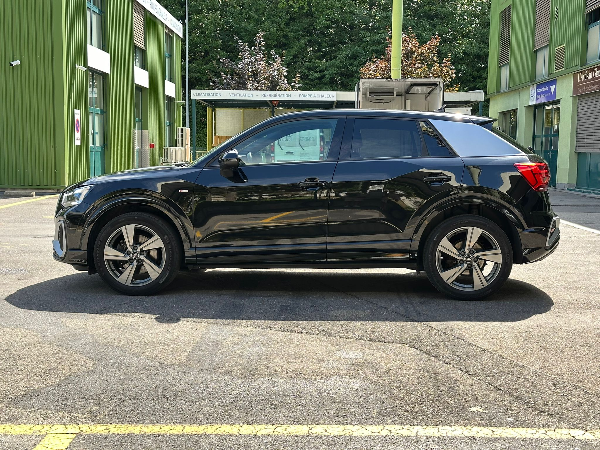 listing desktop thumbnail image 1