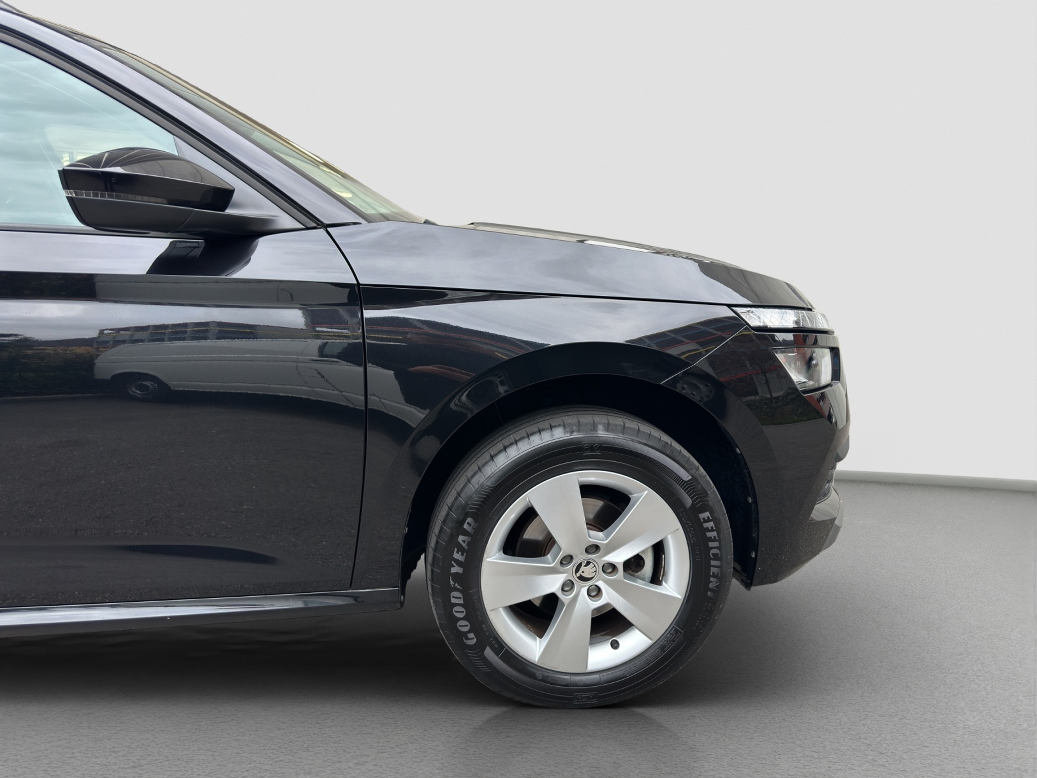 listing desktop thumbnail image 4