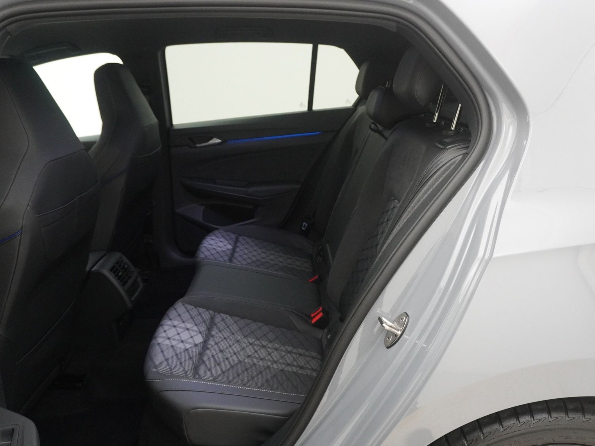 listing desktop thumbnail image 8