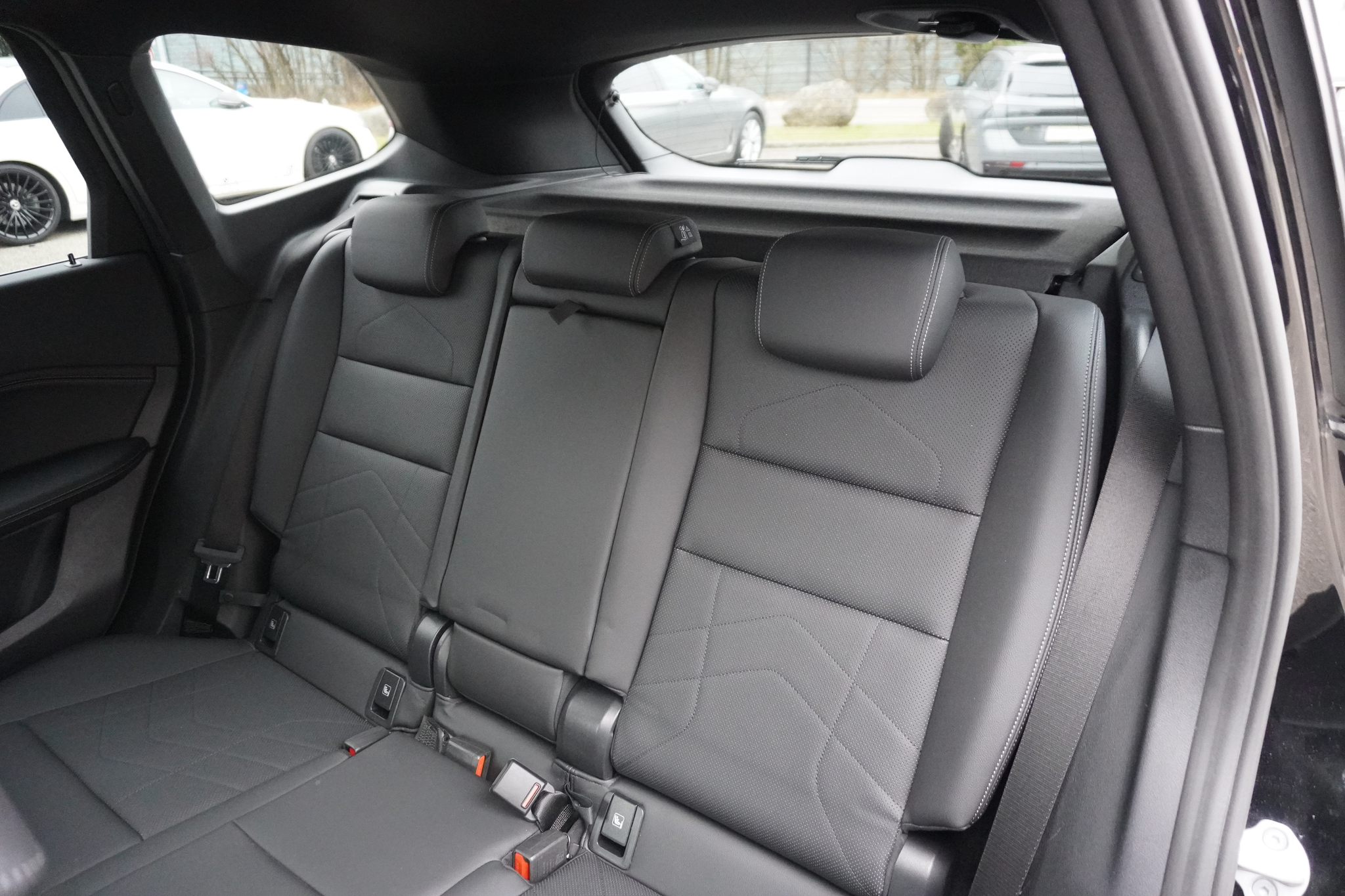 listing desktop thumbnail image 19