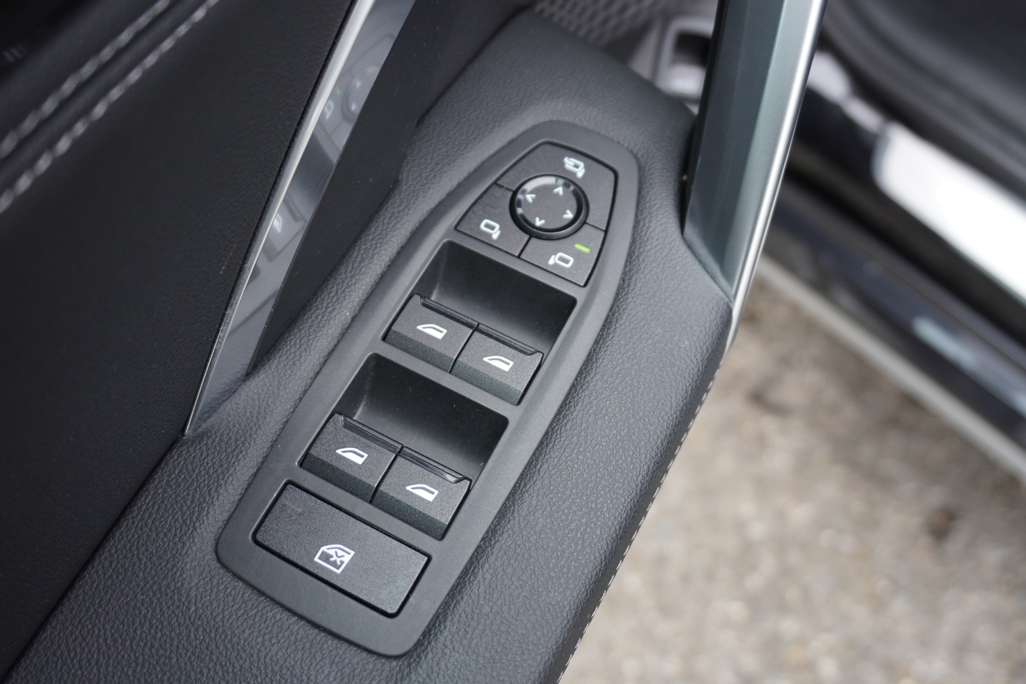 listing desktop thumbnail image 14