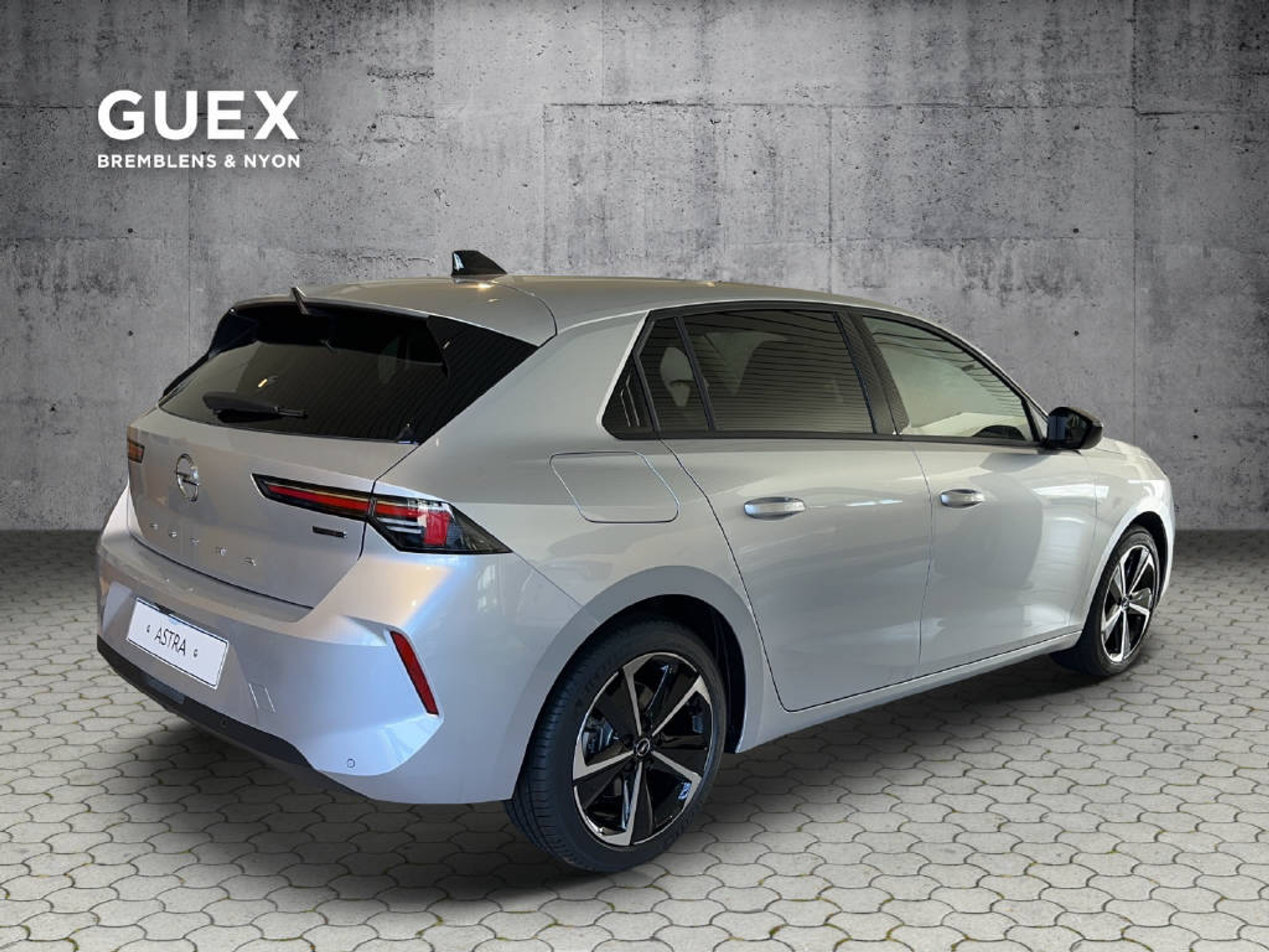 listing desktop thumbnail image 3