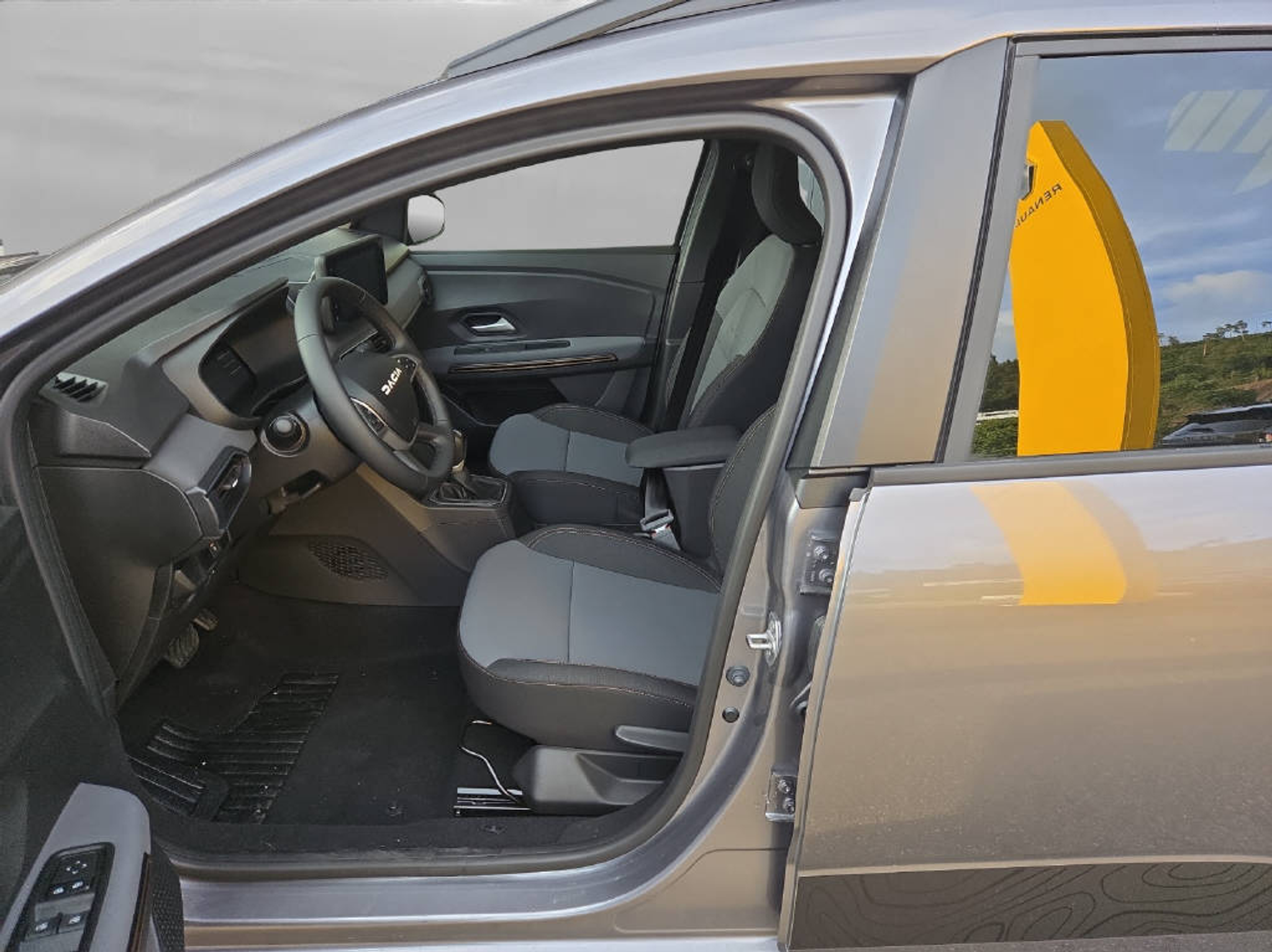 listing desktop thumbnail image 3