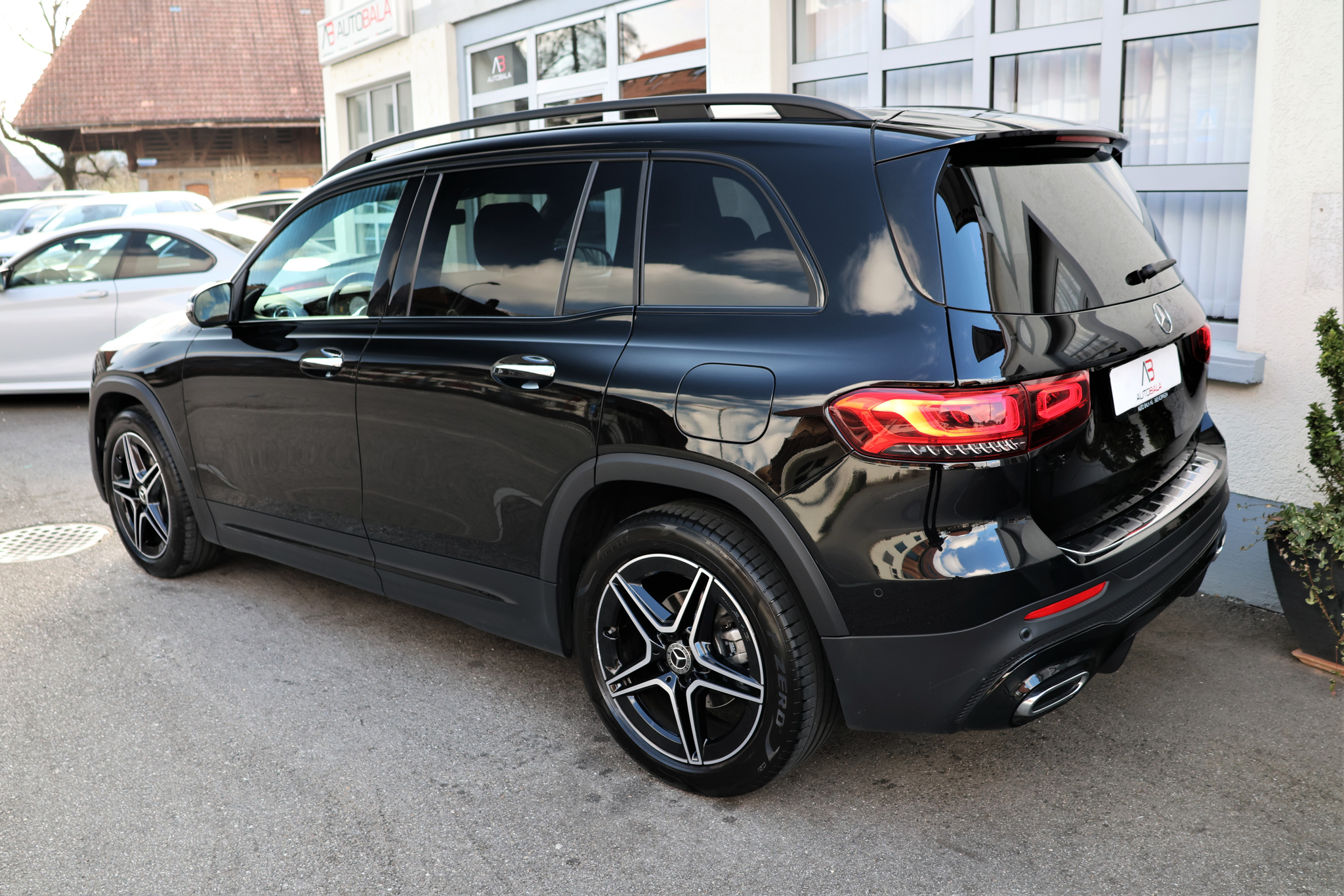 listing desktop thumbnail image 5