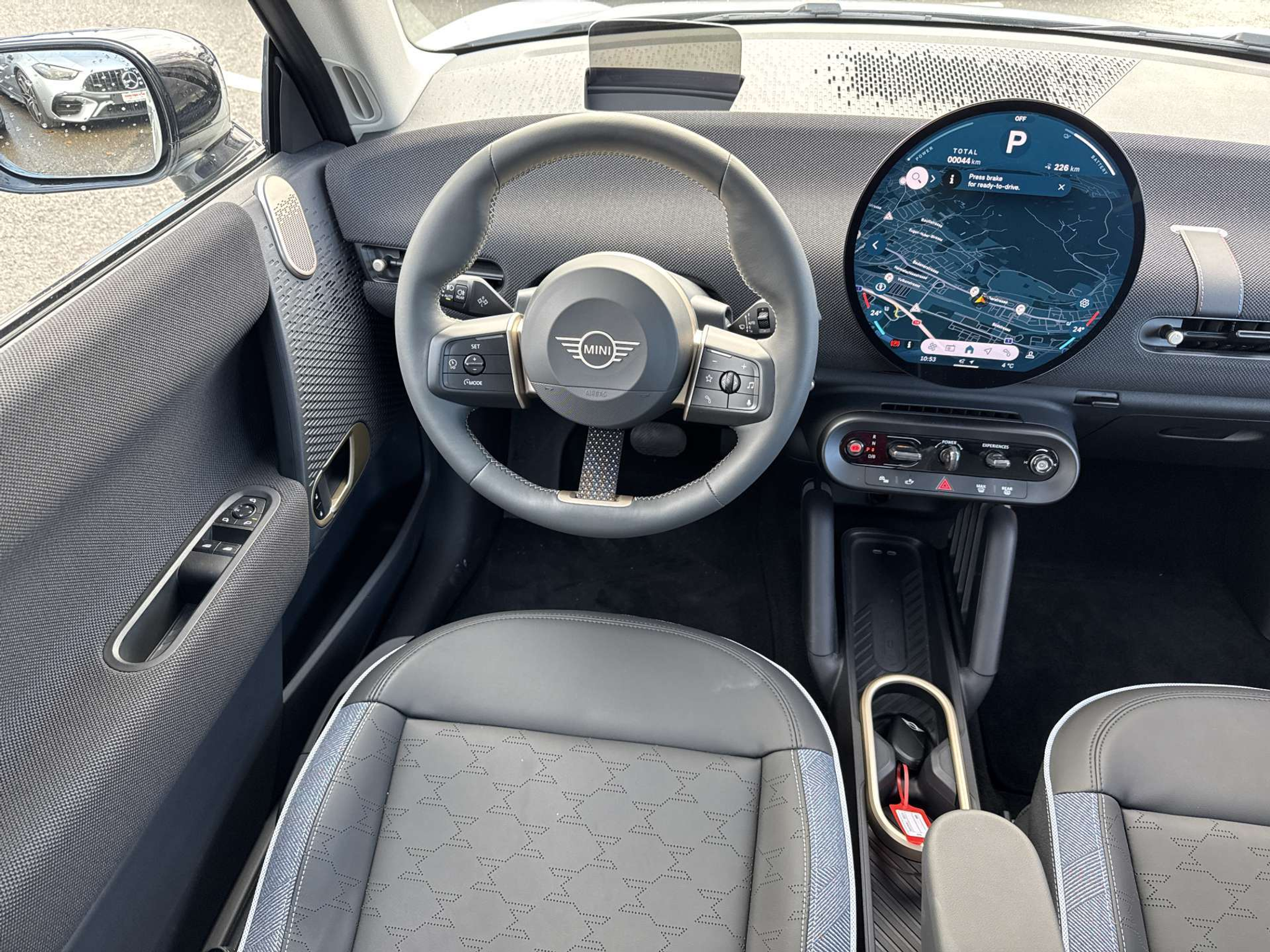 listing desktop thumbnail image 3