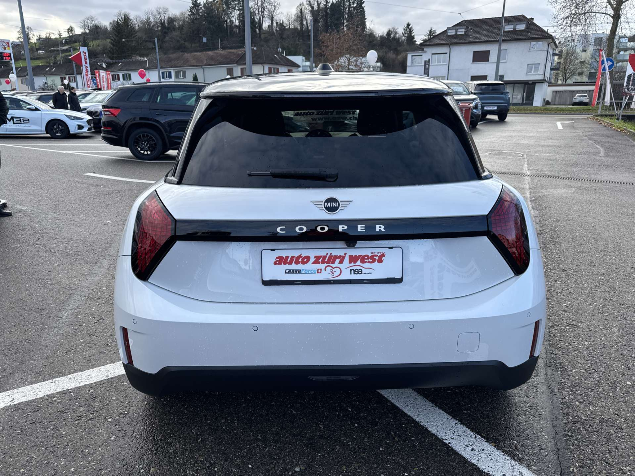 listing desktop thumbnail image 13