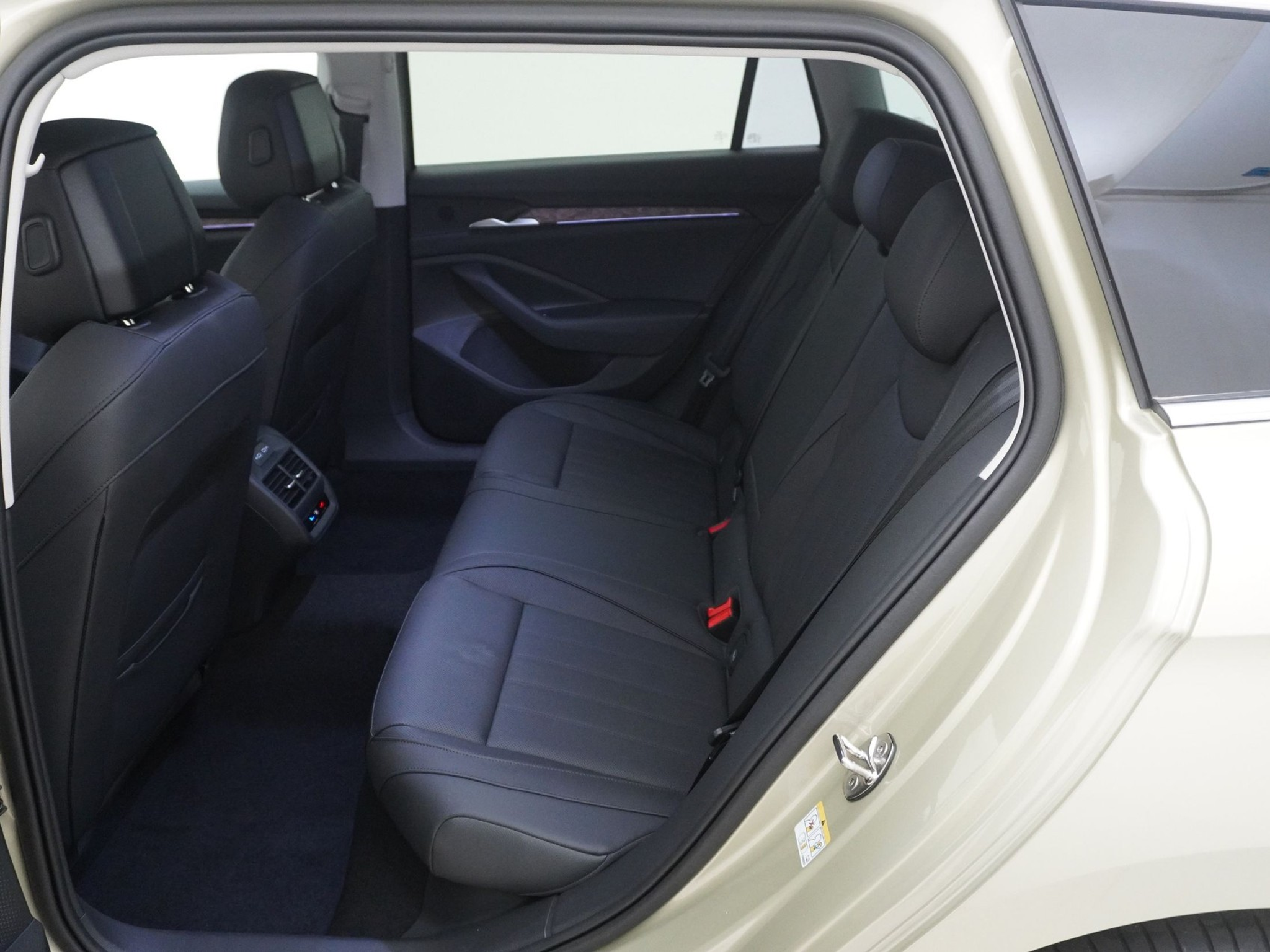 listing desktop thumbnail image 14