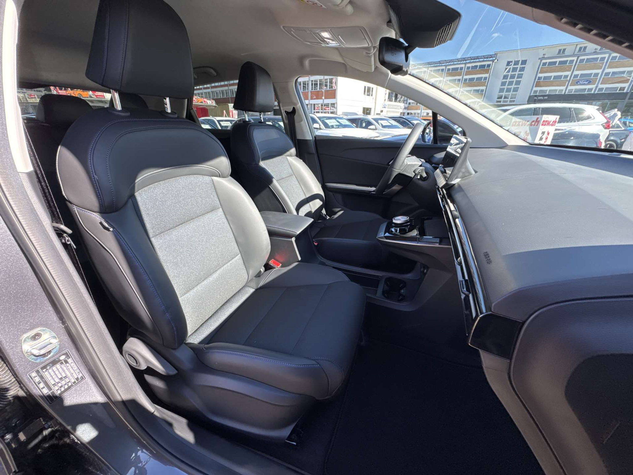 listing desktop thumbnail image 12