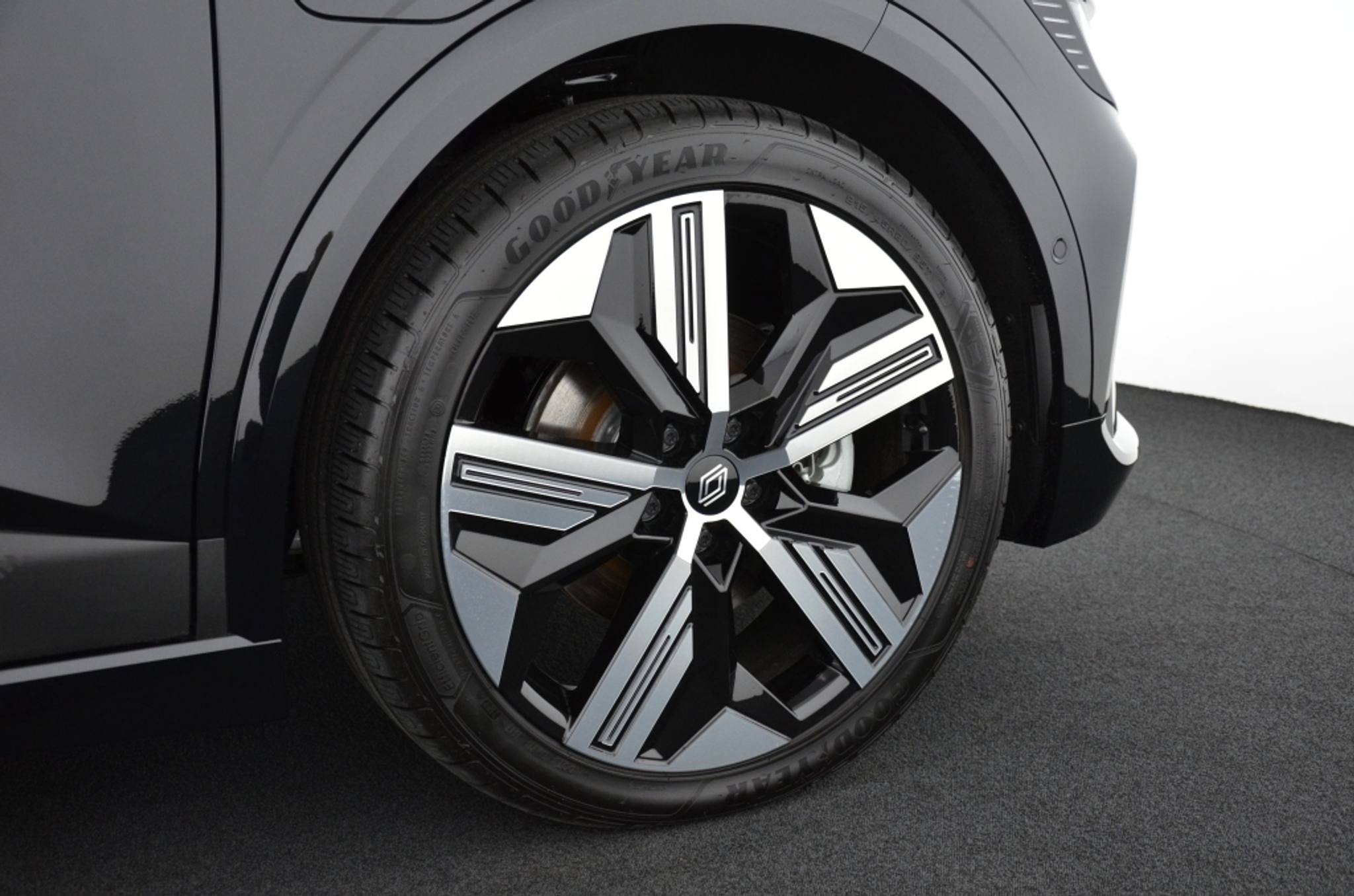 listing desktop thumbnail image 9