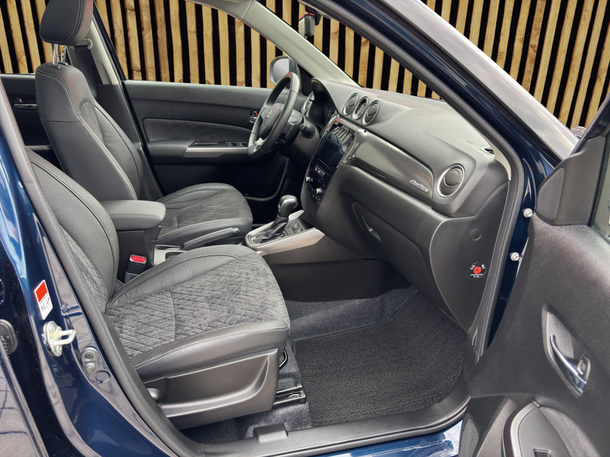 listing desktop thumbnail image 4