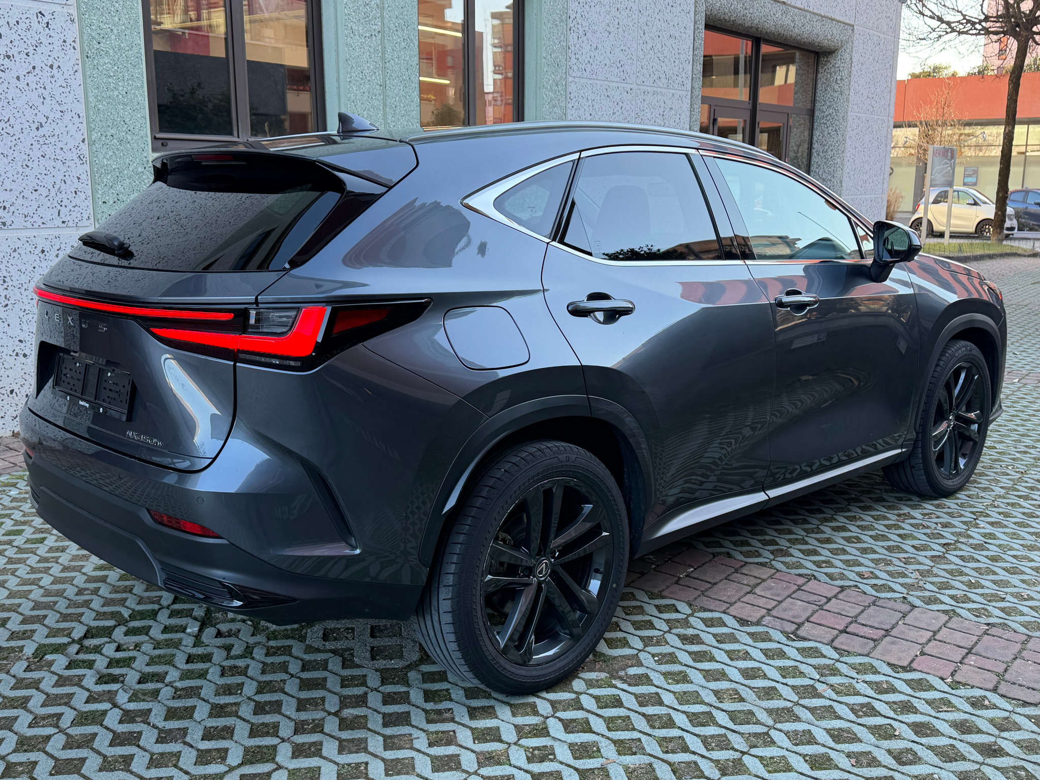 listing desktop thumbnail image 4