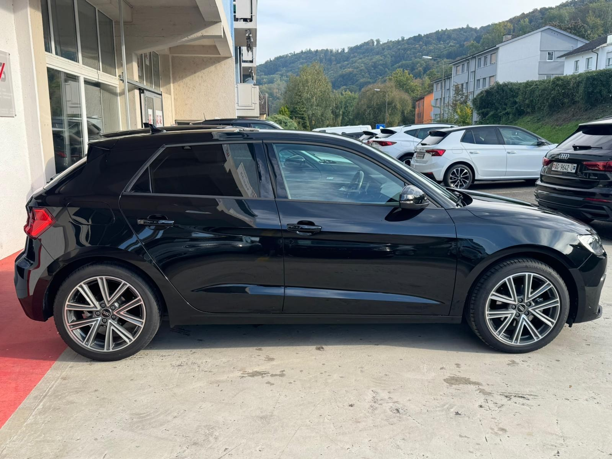 listing desktop thumbnail image 4