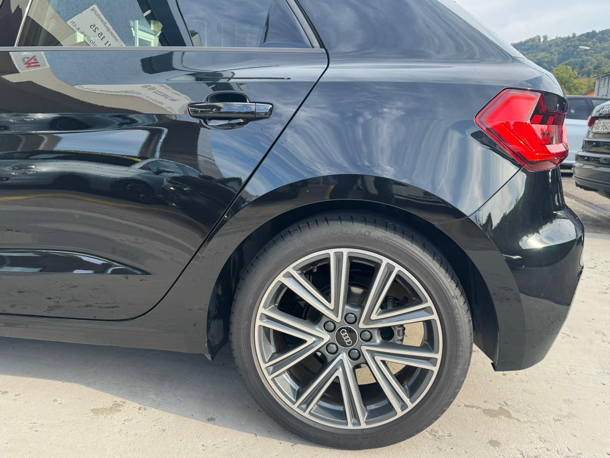 listing desktop thumbnail image 11