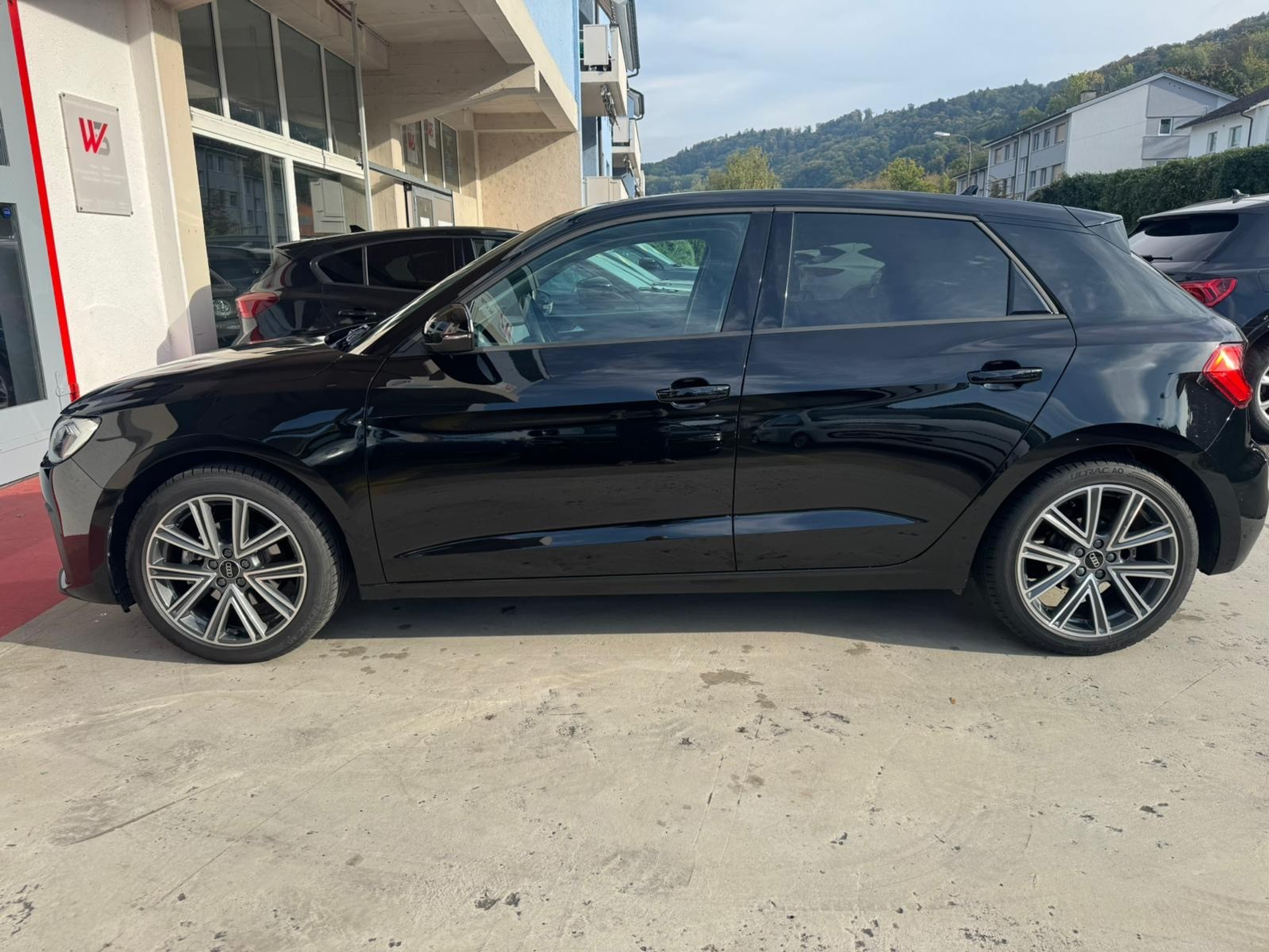 listing desktop thumbnail image 3