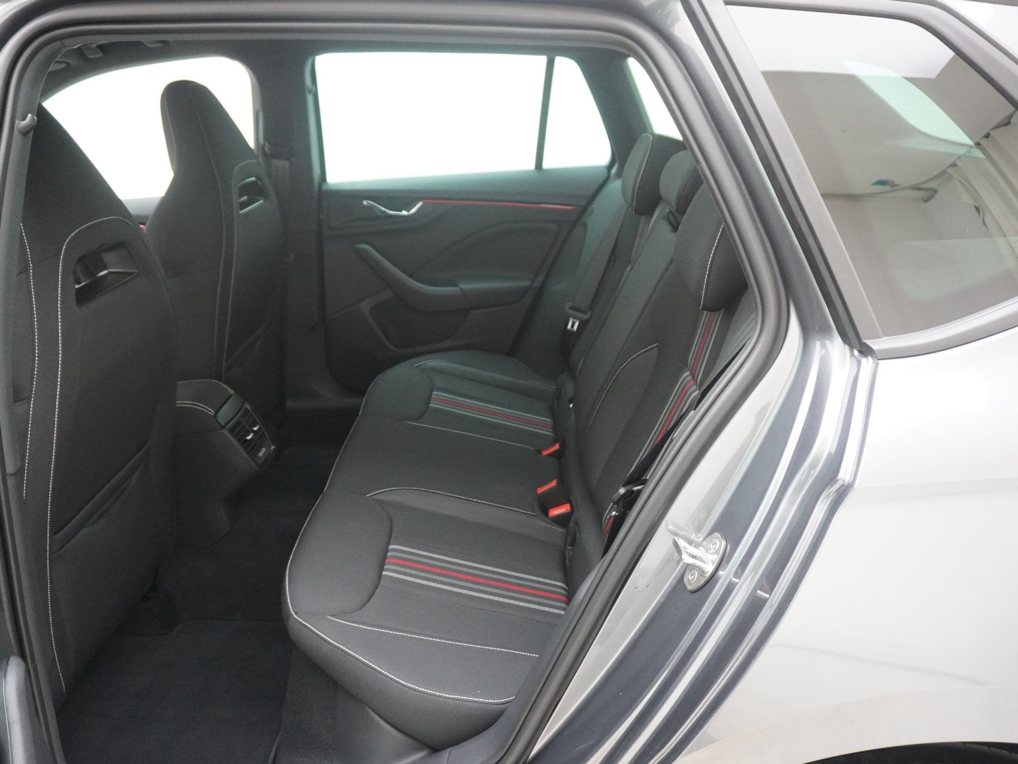 listing desktop thumbnail image 15