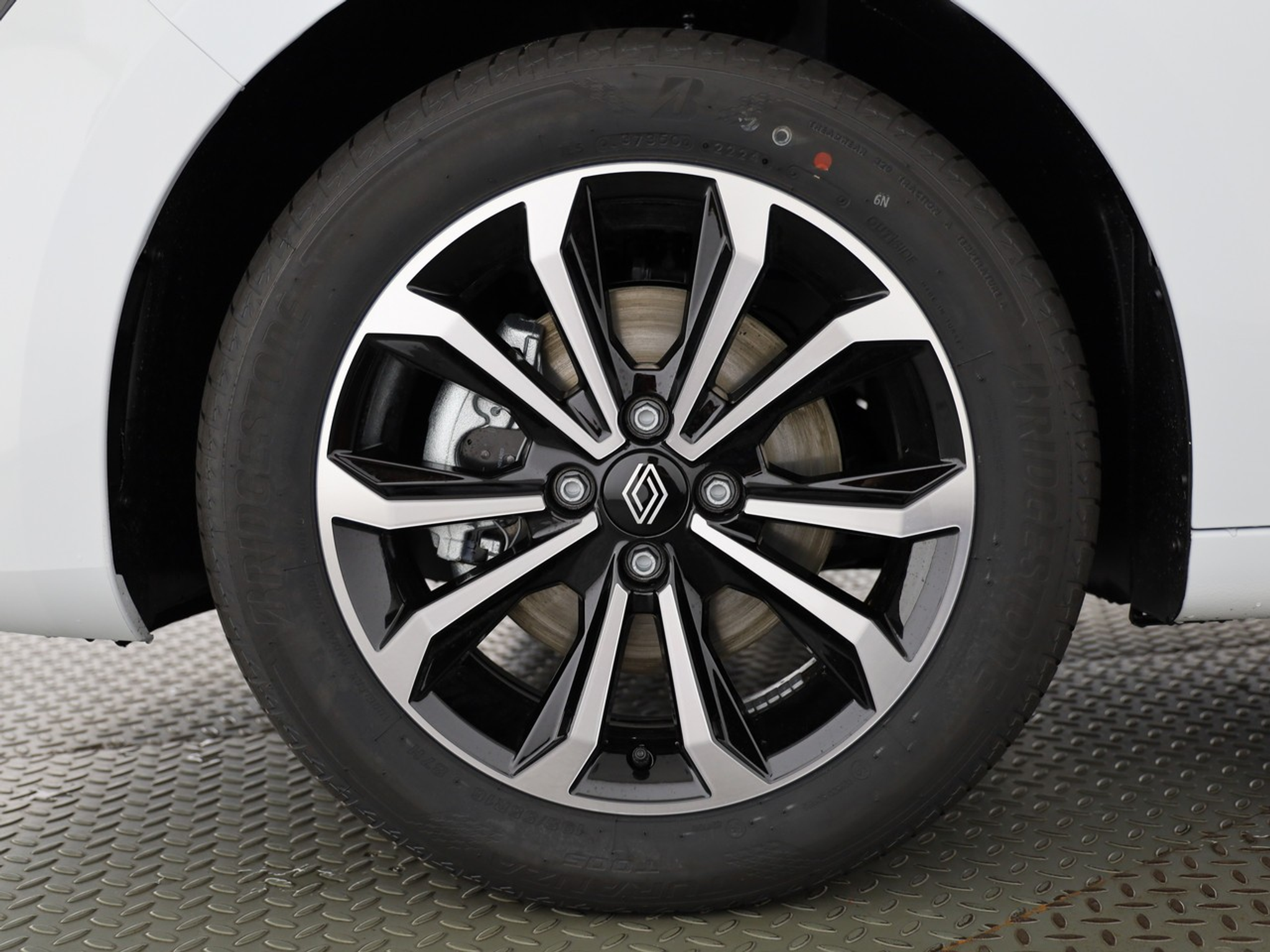 listing desktop thumbnail image 3