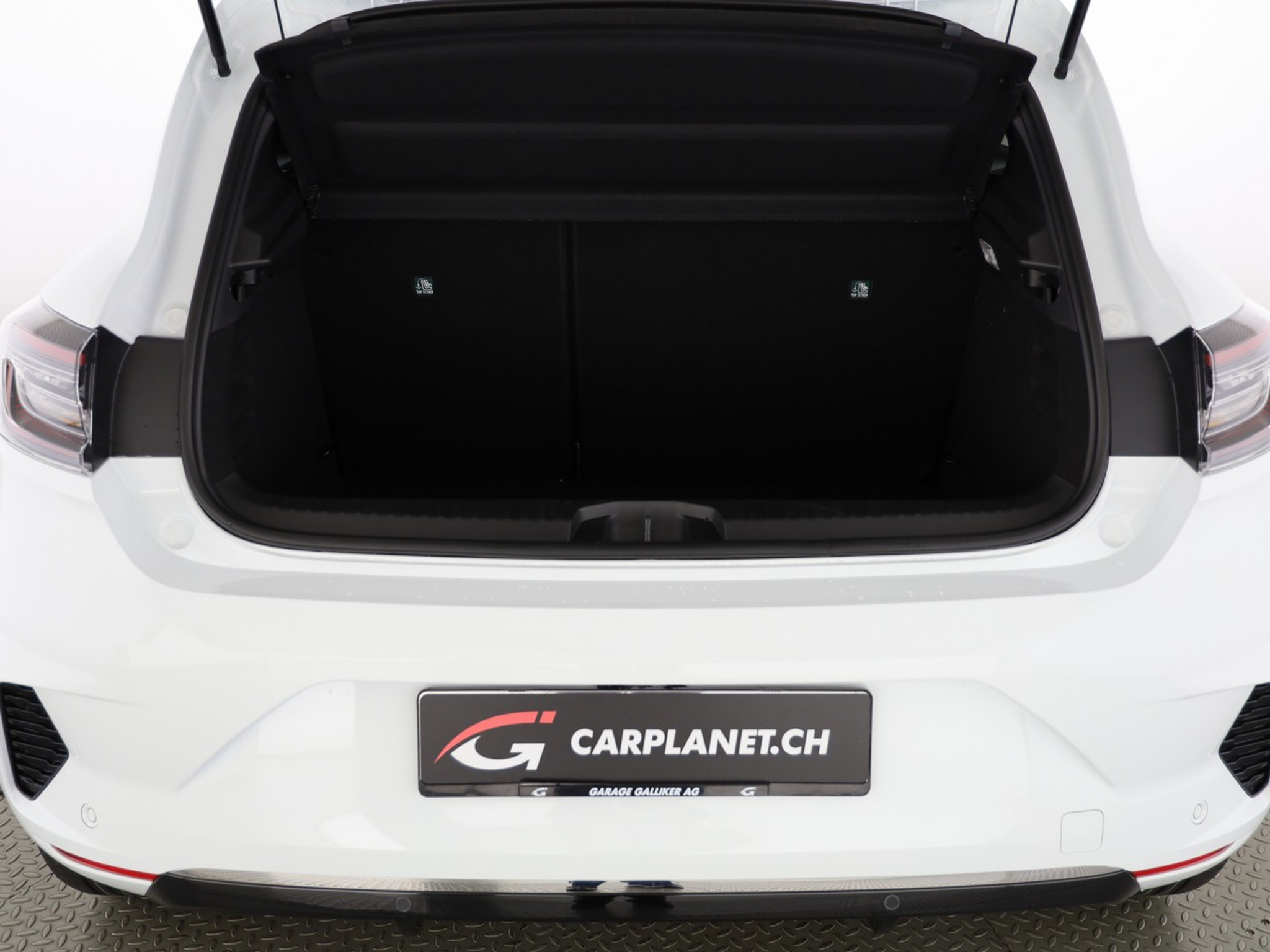 listing desktop thumbnail image 8