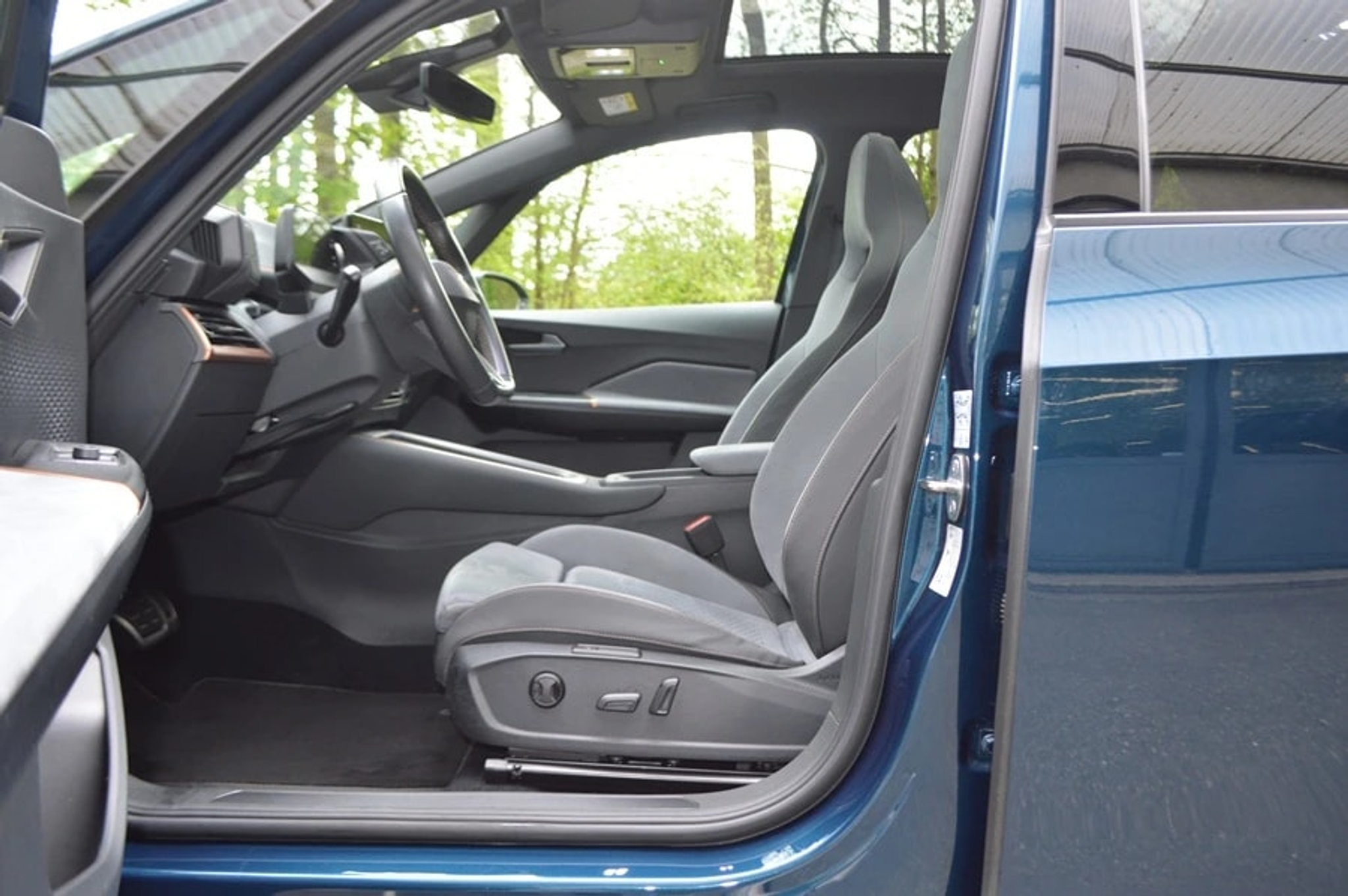 listing desktop thumbnail image 4