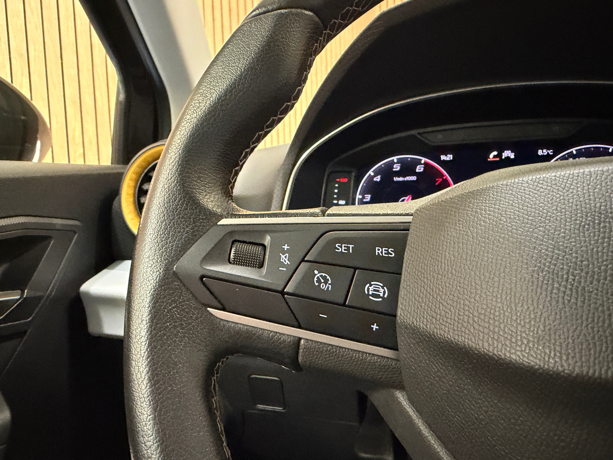 listing desktop thumbnail image 7