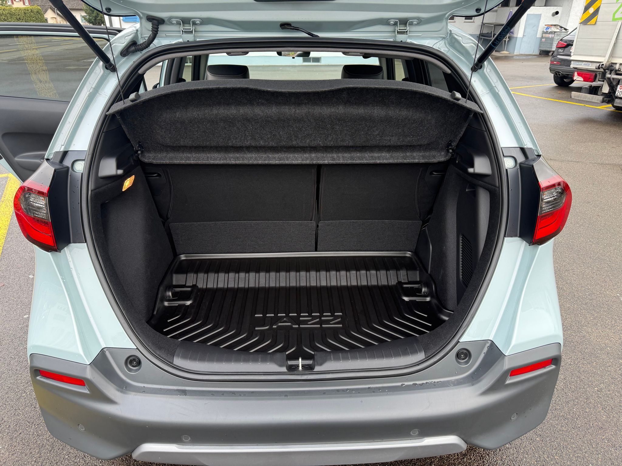 listing desktop thumbnail image 6