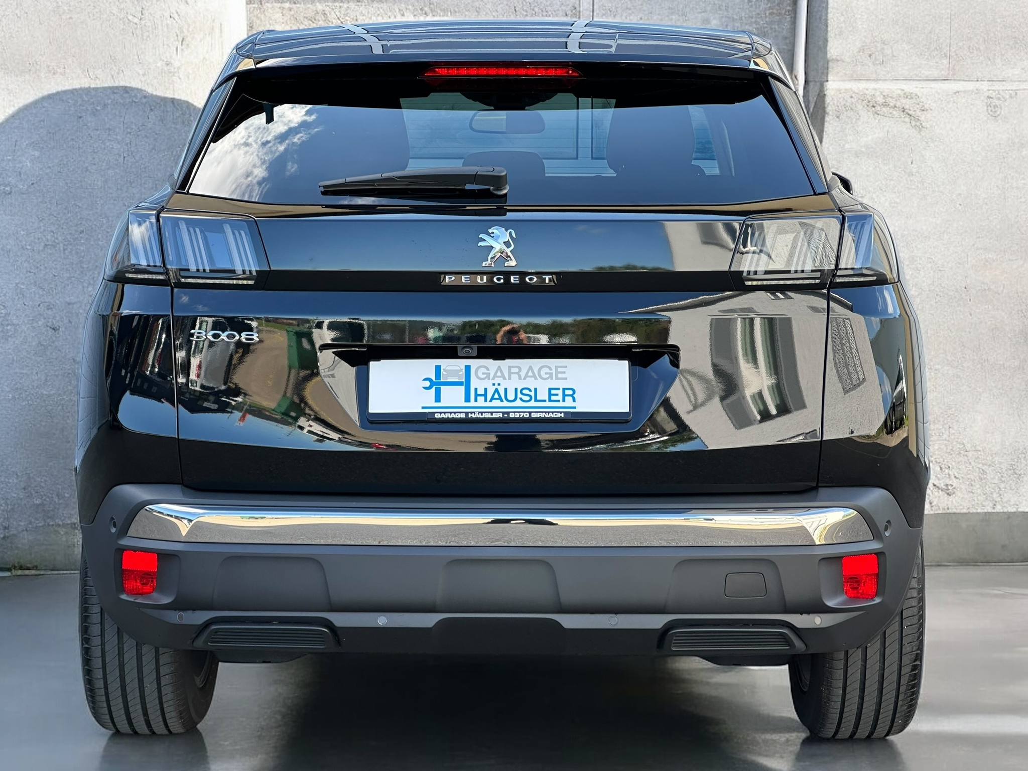 listing desktop thumbnail image 4