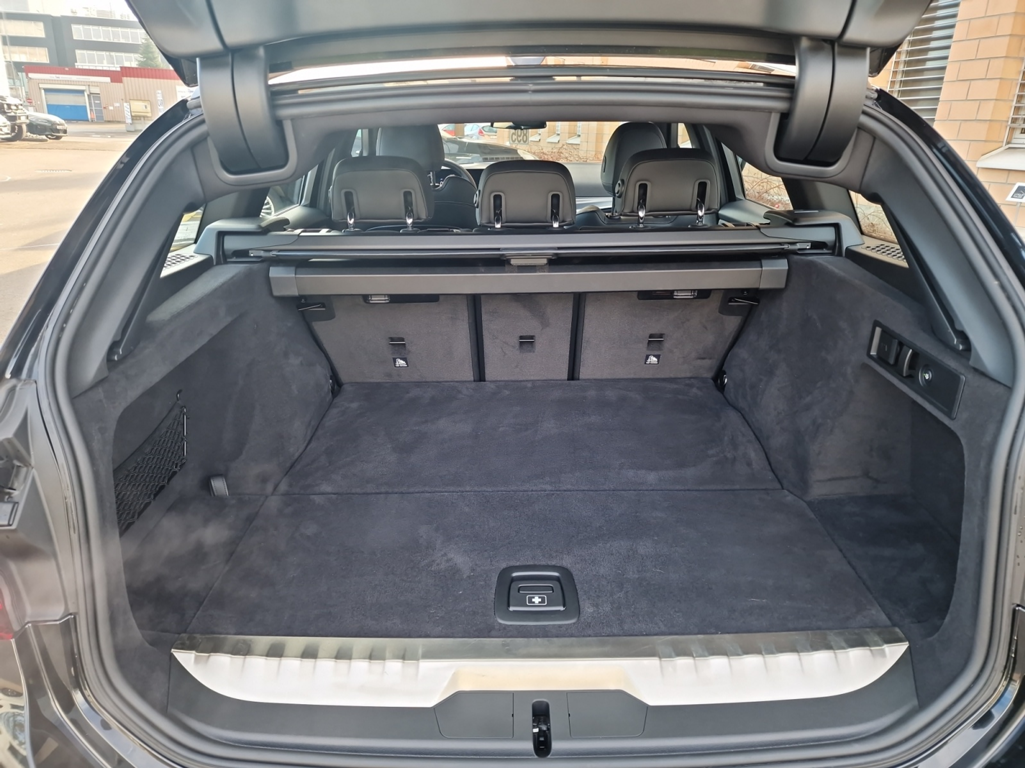 listing desktop thumbnail image 25