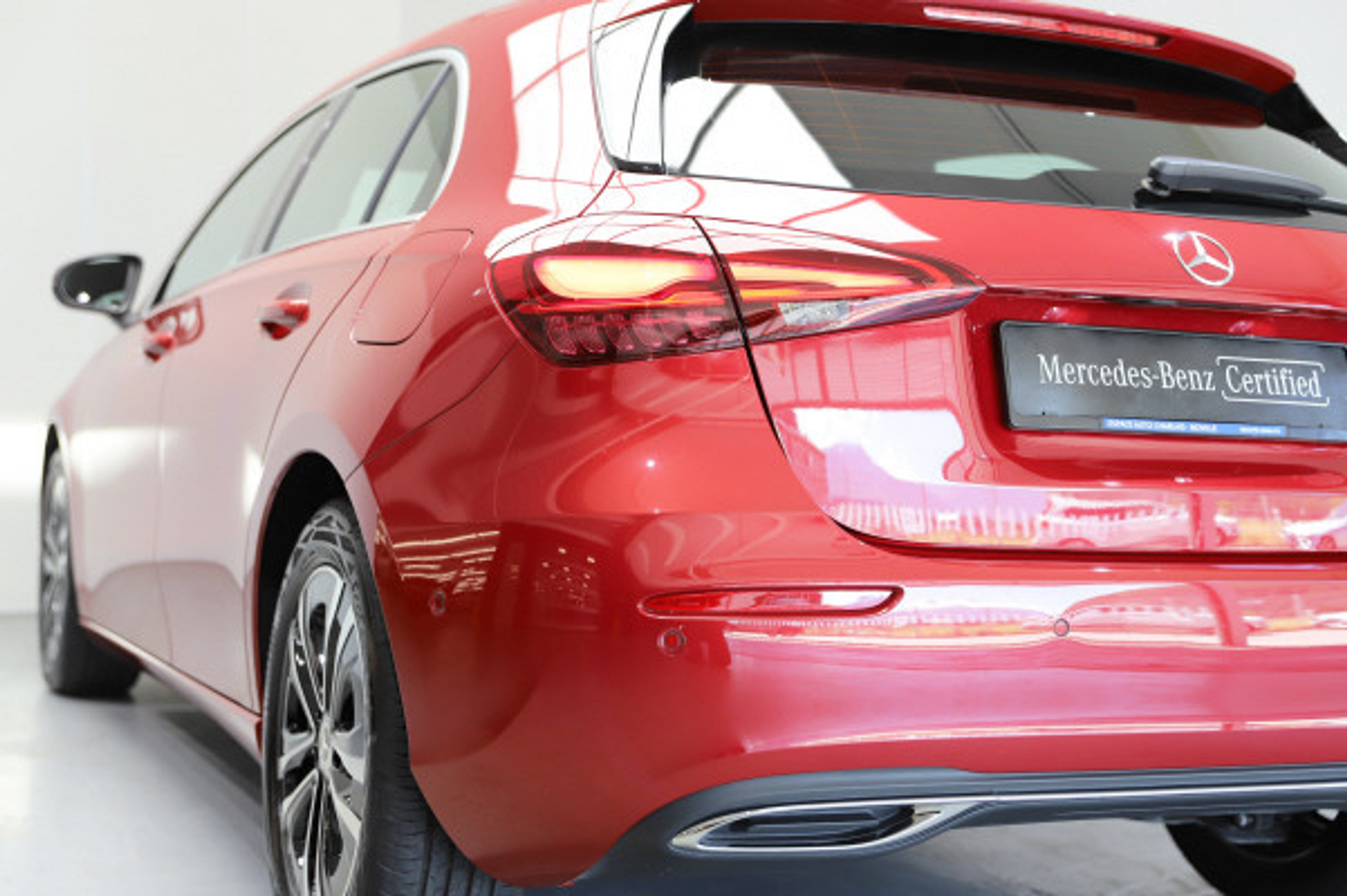 listing desktop thumbnail image 3