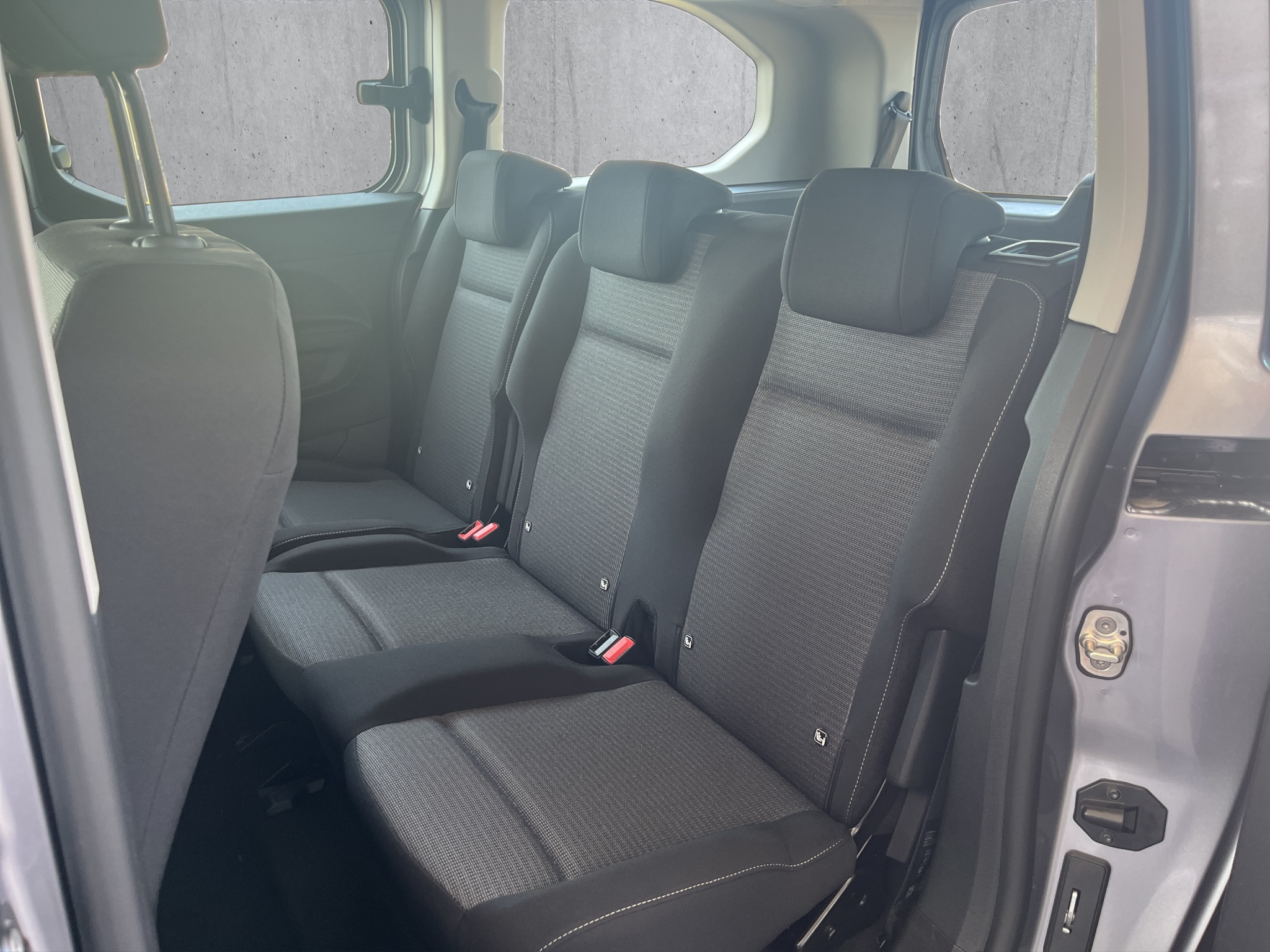 listing desktop thumbnail image 12