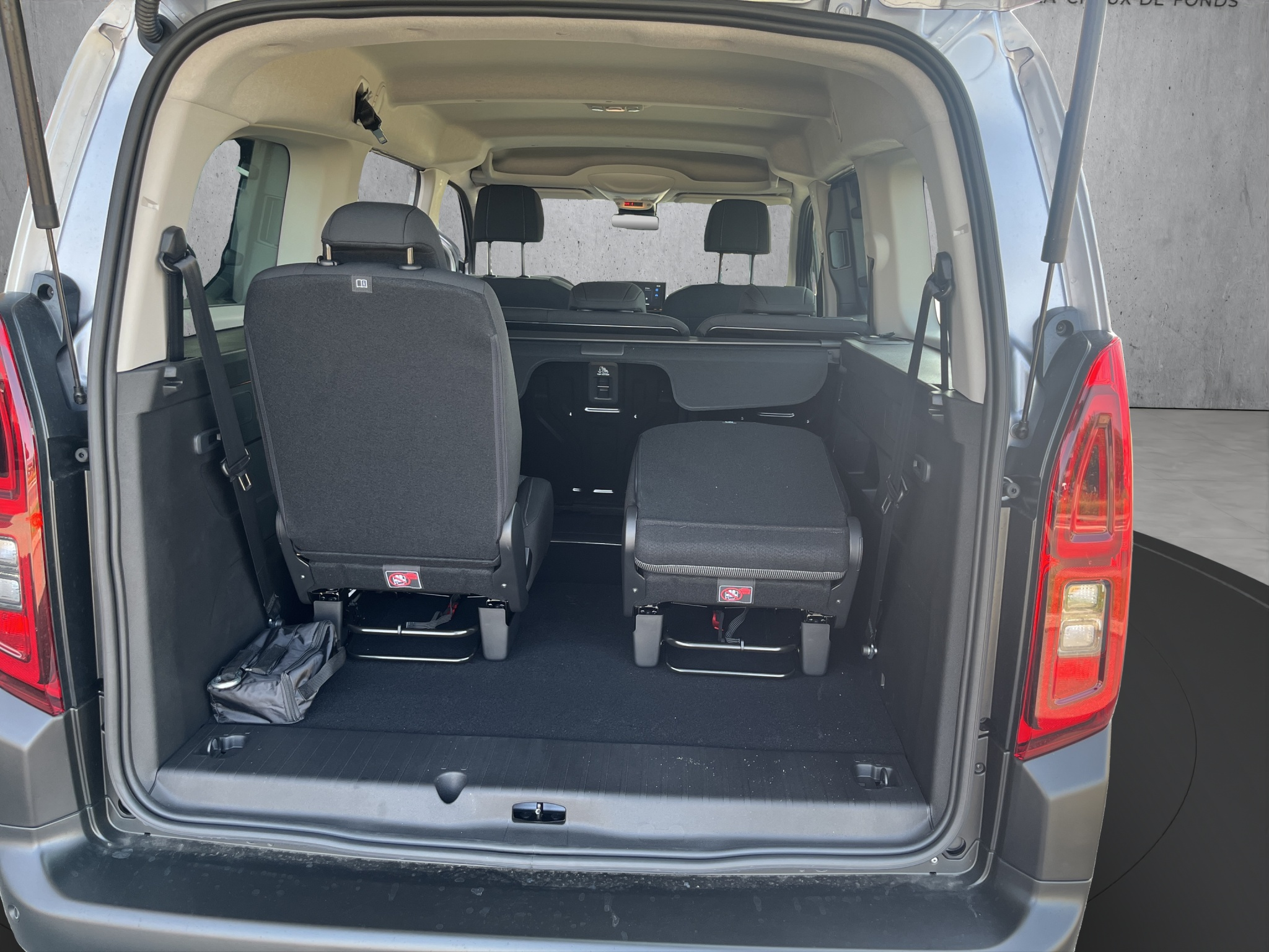 listing desktop thumbnail image 13