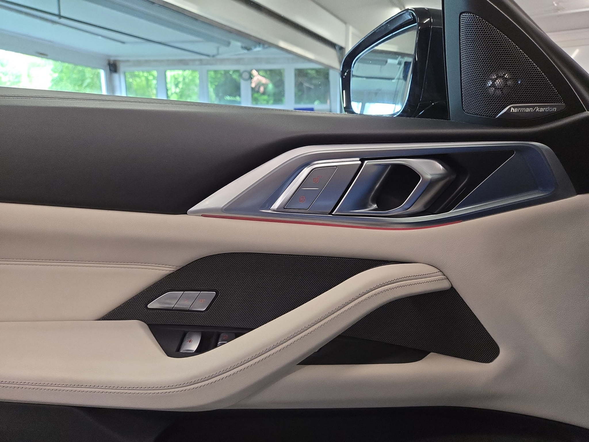 listing desktop thumbnail image 16