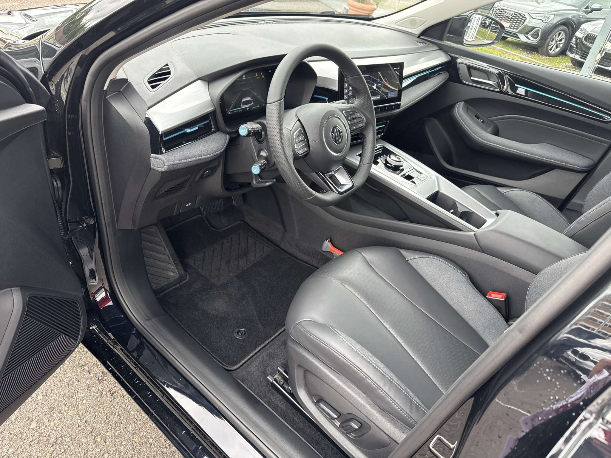 listing desktop thumbnail image 5