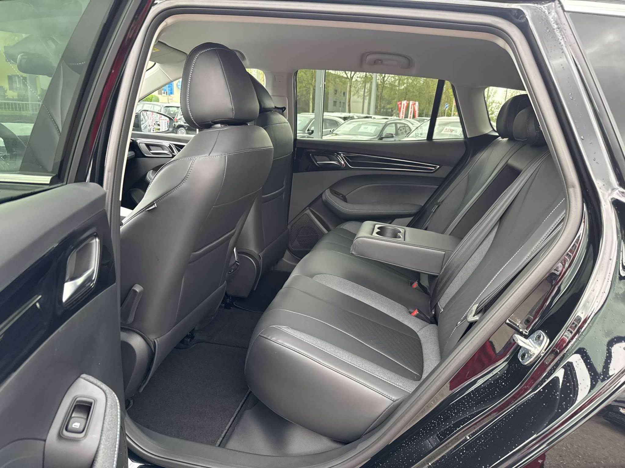 listing desktop thumbnail image 6