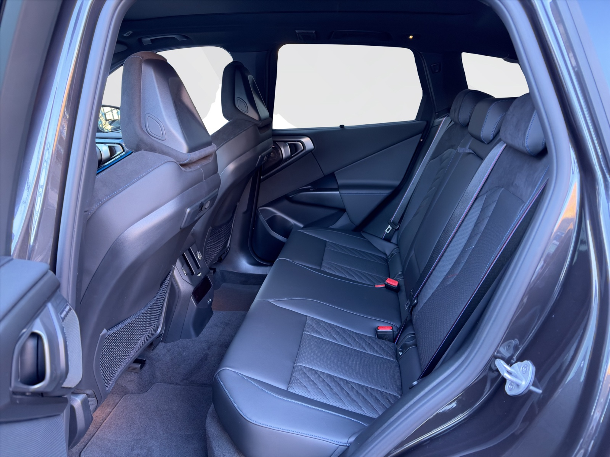 listing desktop thumbnail image 16