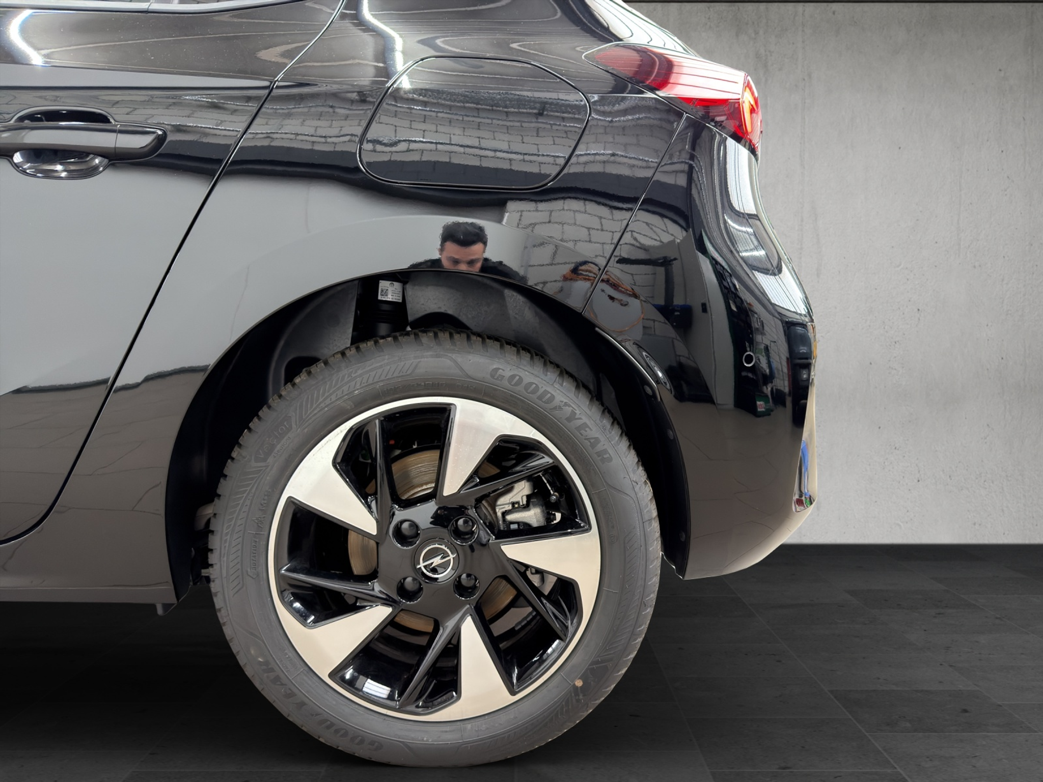 listing desktop thumbnail image 9