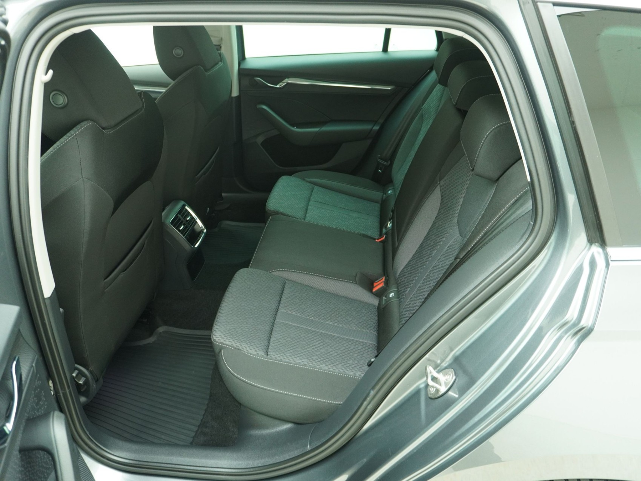 listing desktop thumbnail image 9