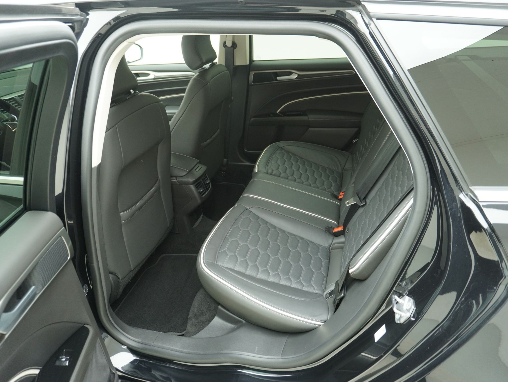 listing desktop thumbnail image 8