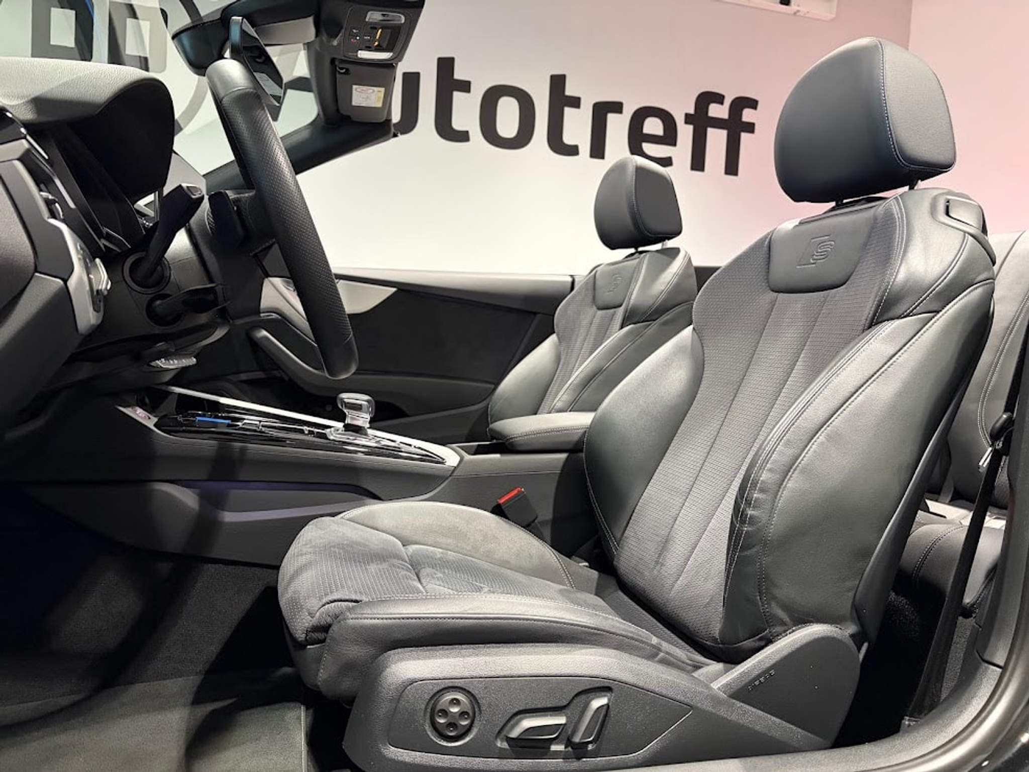 listing desktop thumbnail image 3