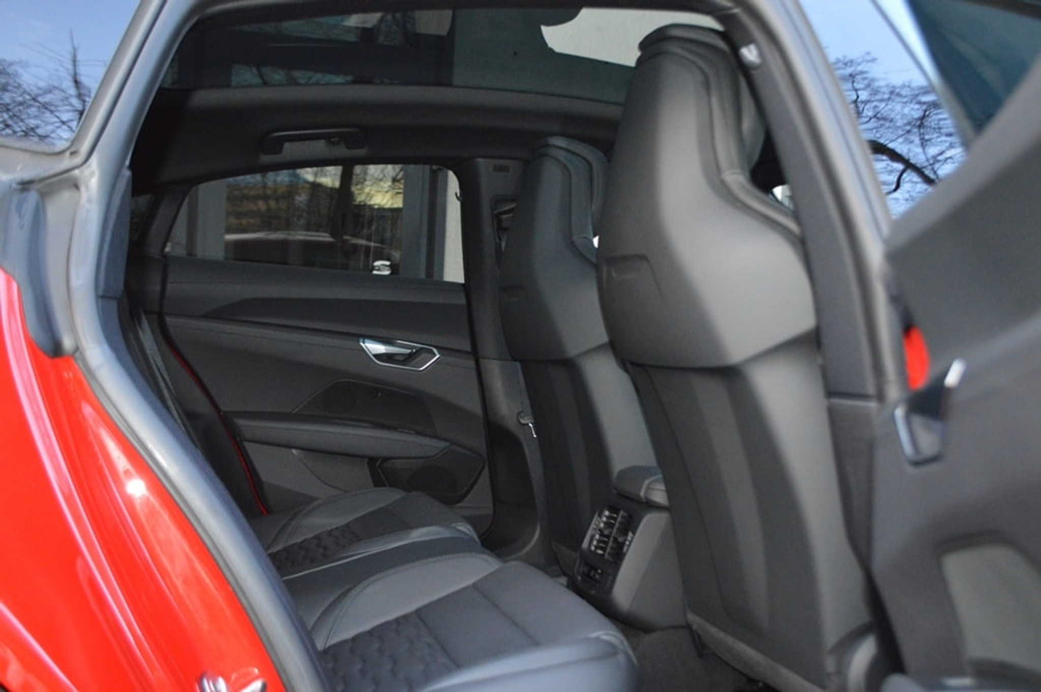 listing desktop thumbnail image 9