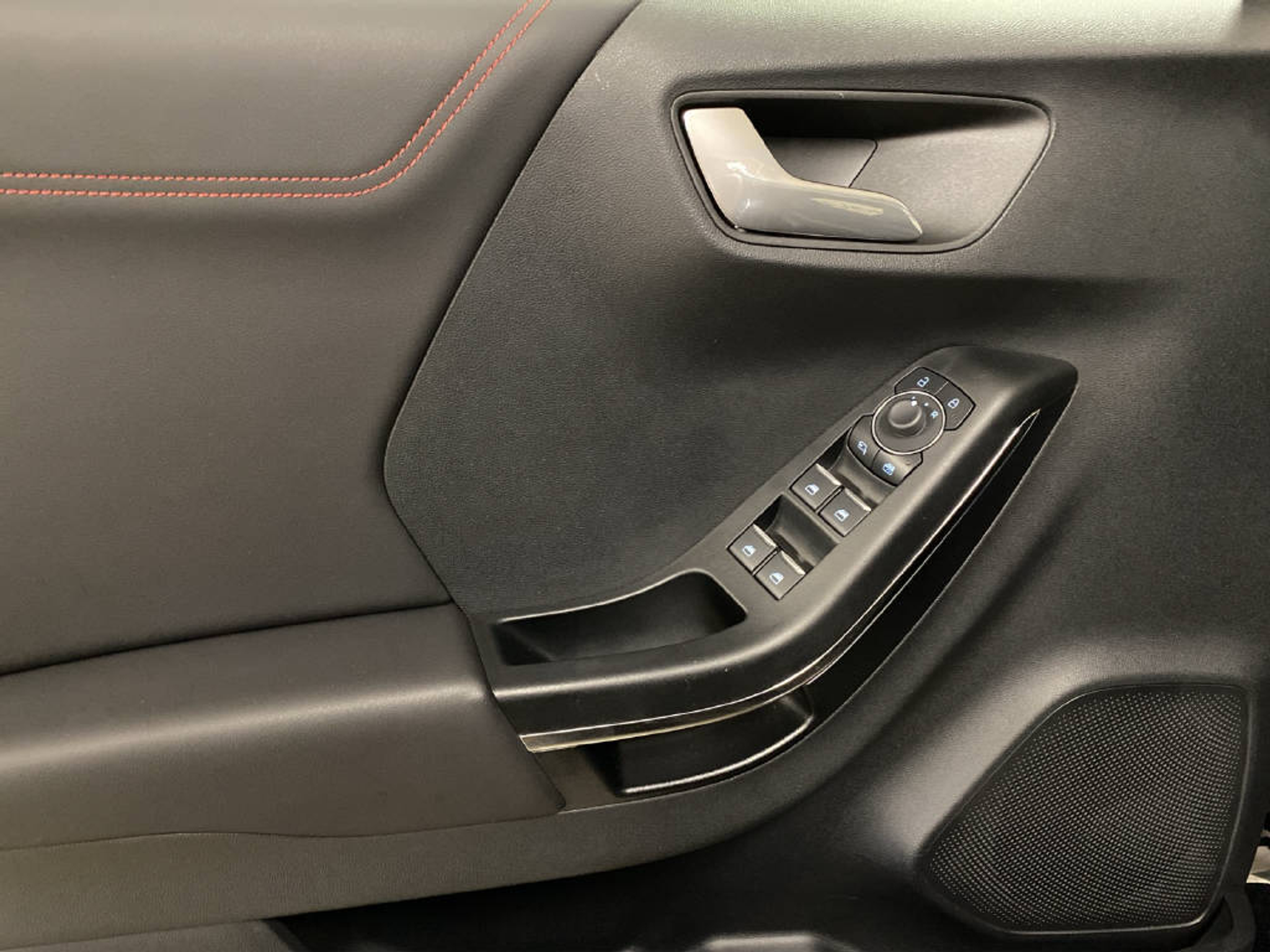 listing desktop thumbnail image 11