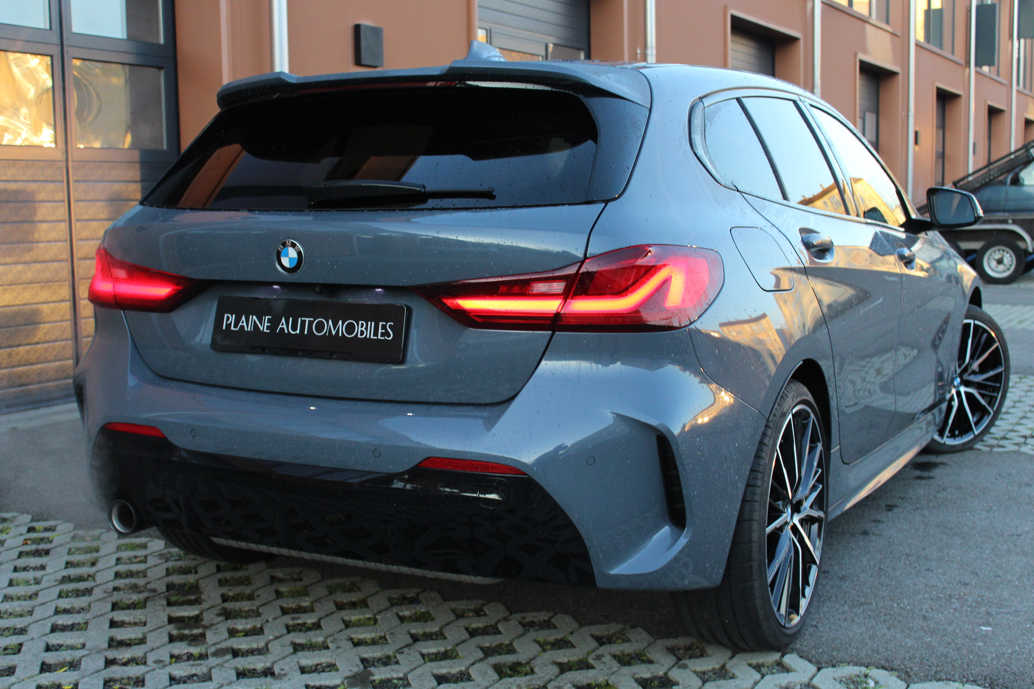 listing desktop thumbnail image 5