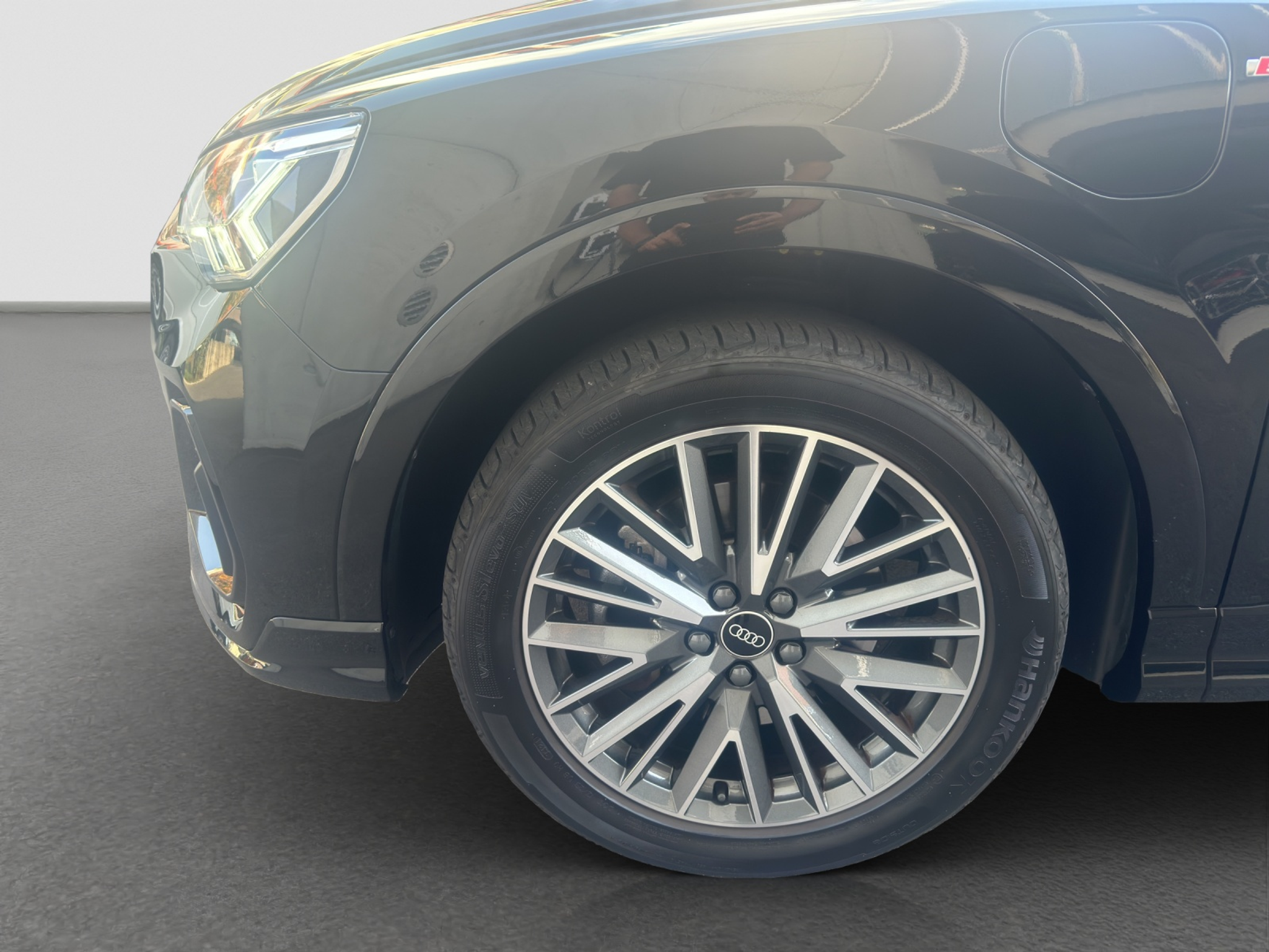 listing desktop thumbnail image 4