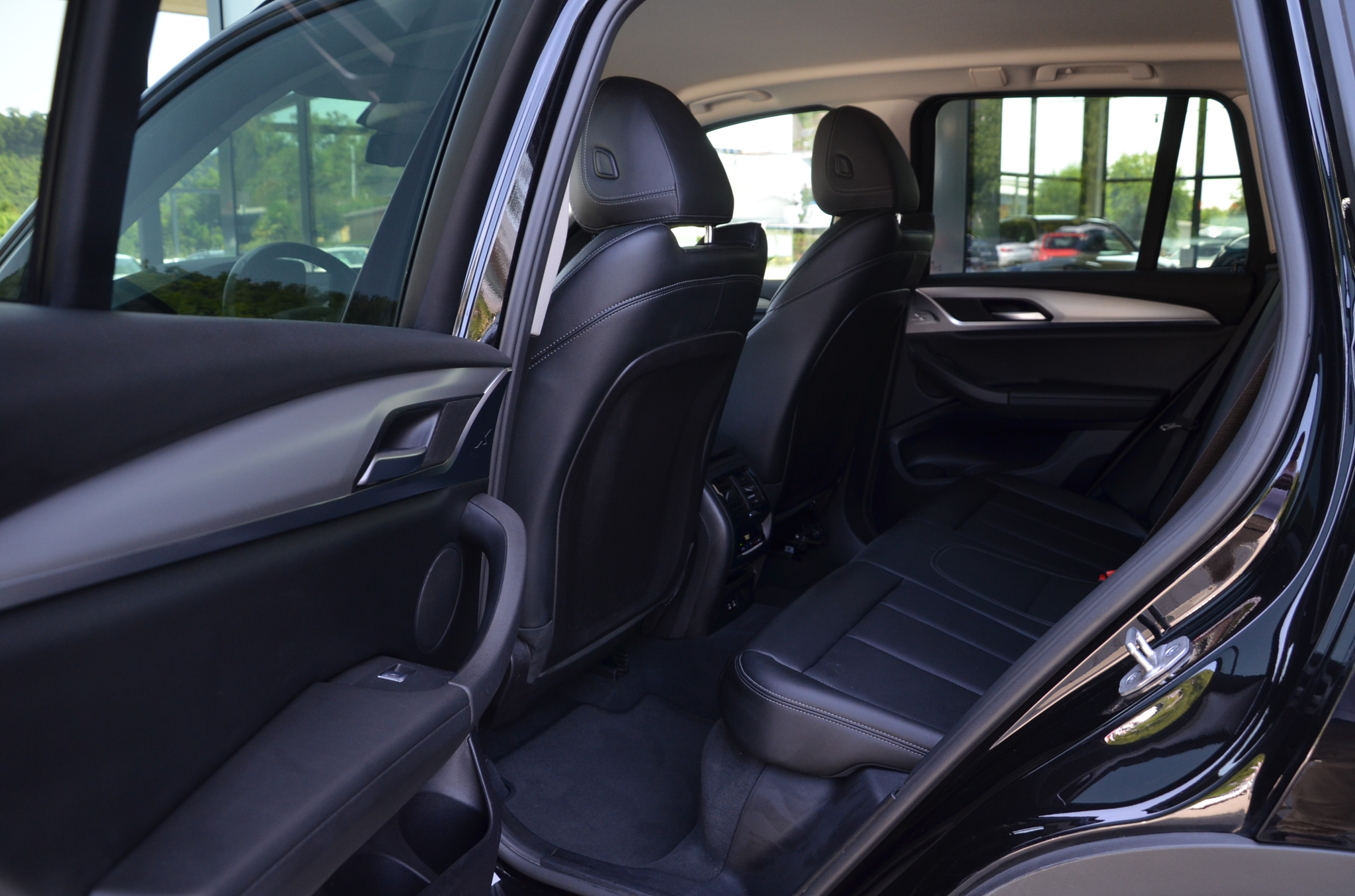 listing desktop thumbnail image 13