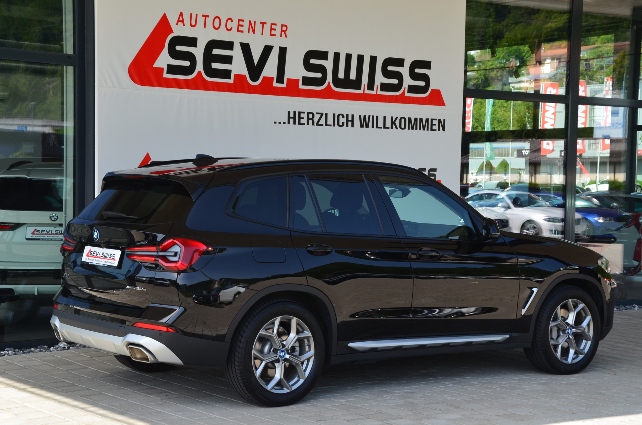 listing desktop thumbnail image 4