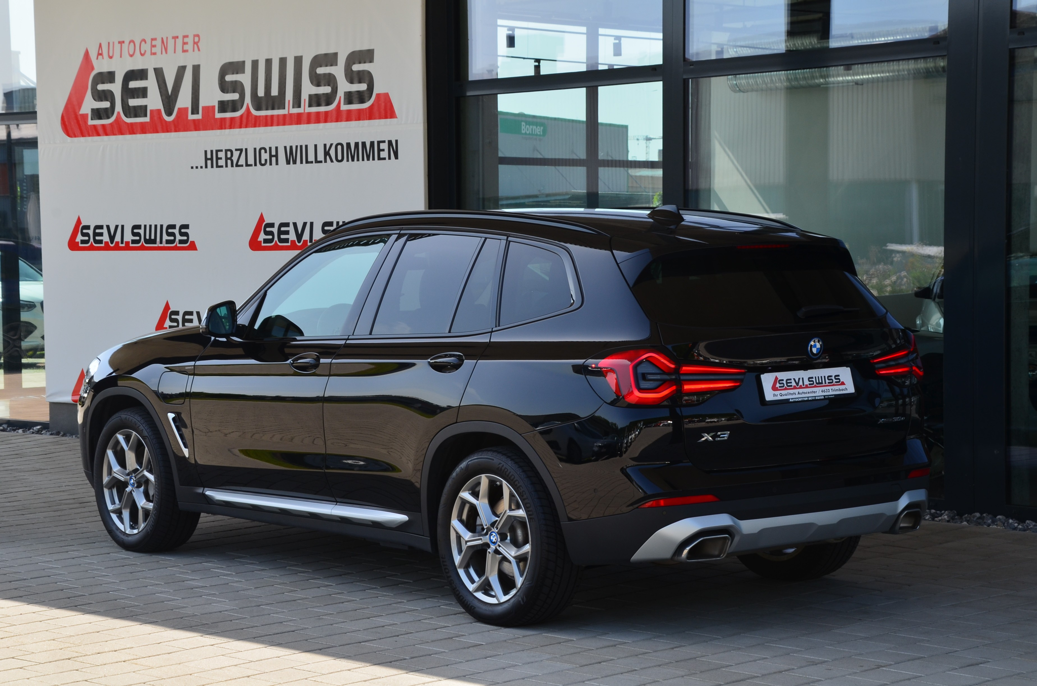 listing desktop thumbnail image 6