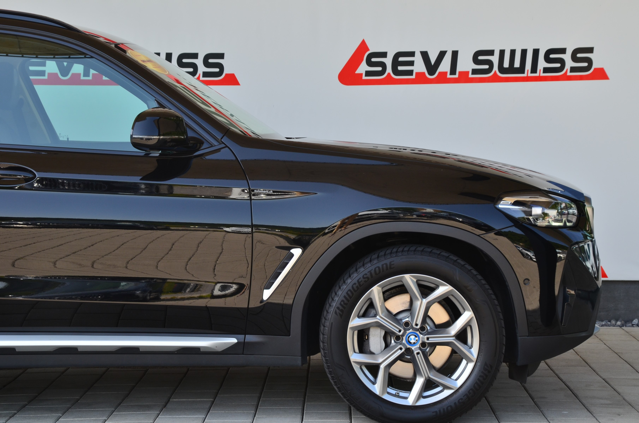 listing desktop thumbnail image 2