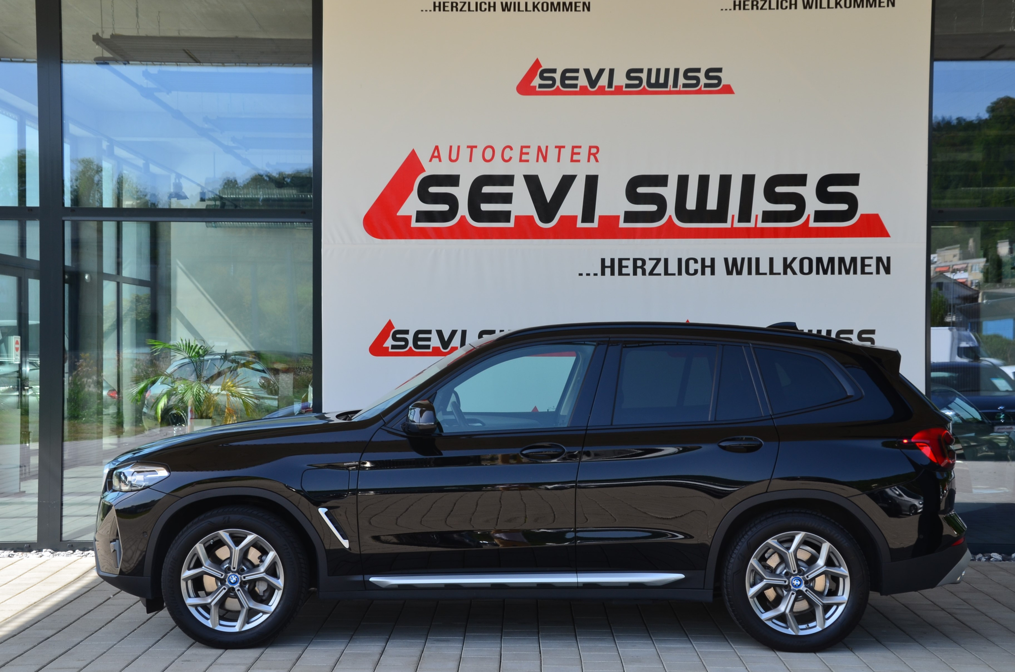 listing desktop thumbnail image 7