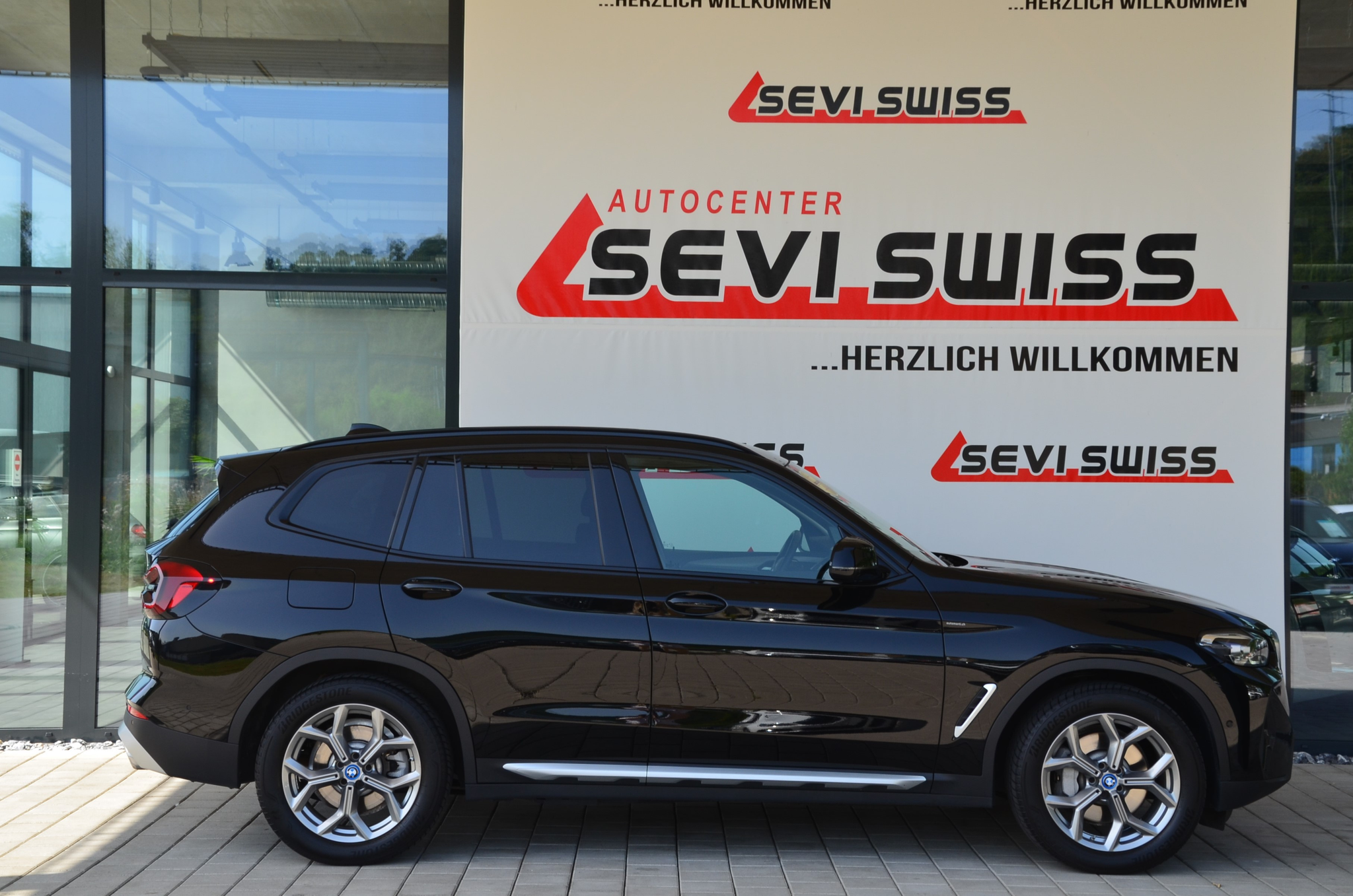 listing desktop thumbnail image 3