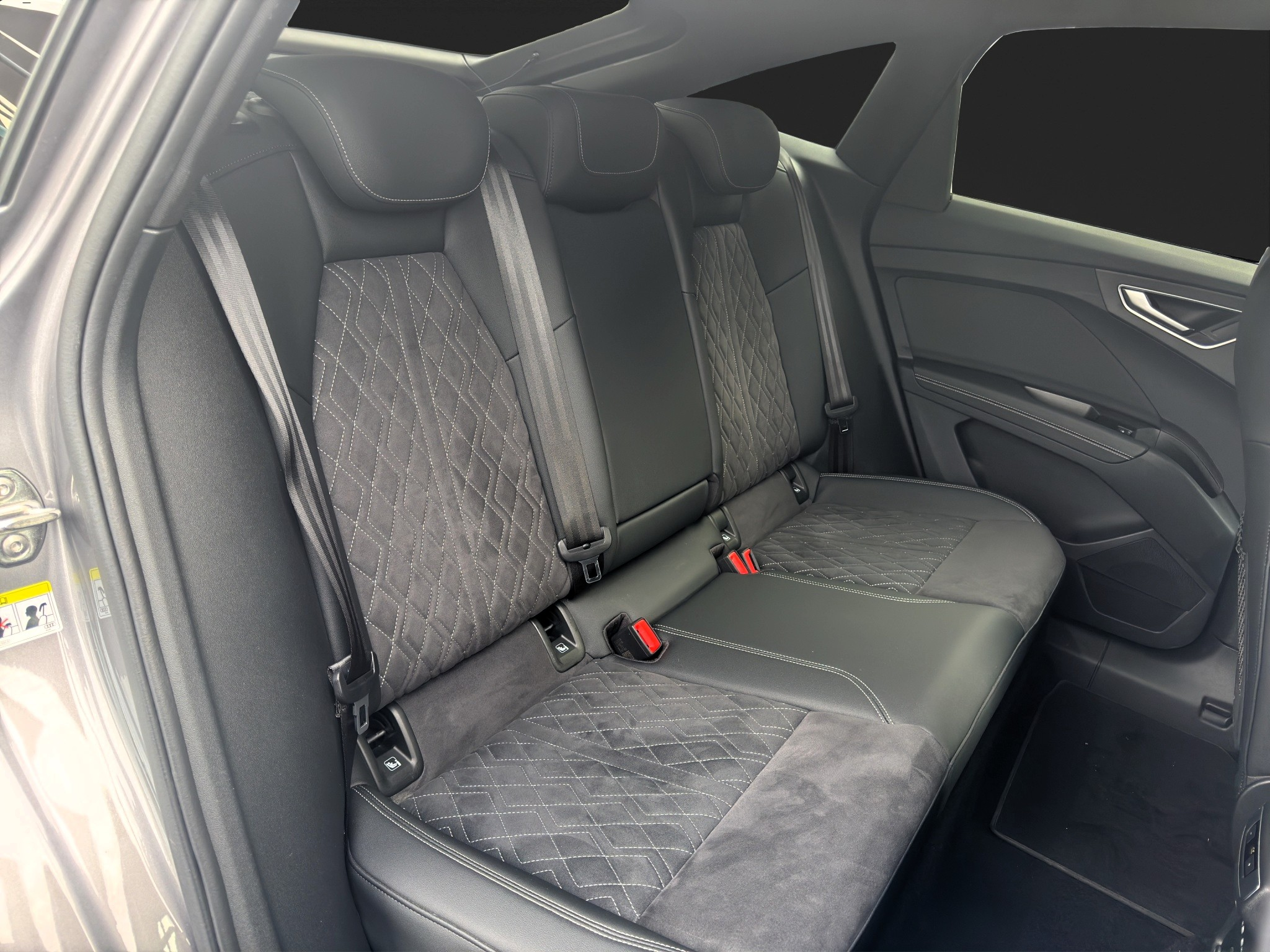 listing desktop thumbnail image 17