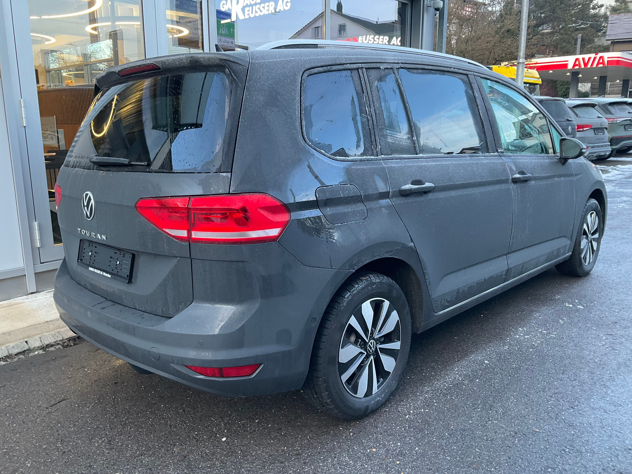 listing desktop thumbnail image 3